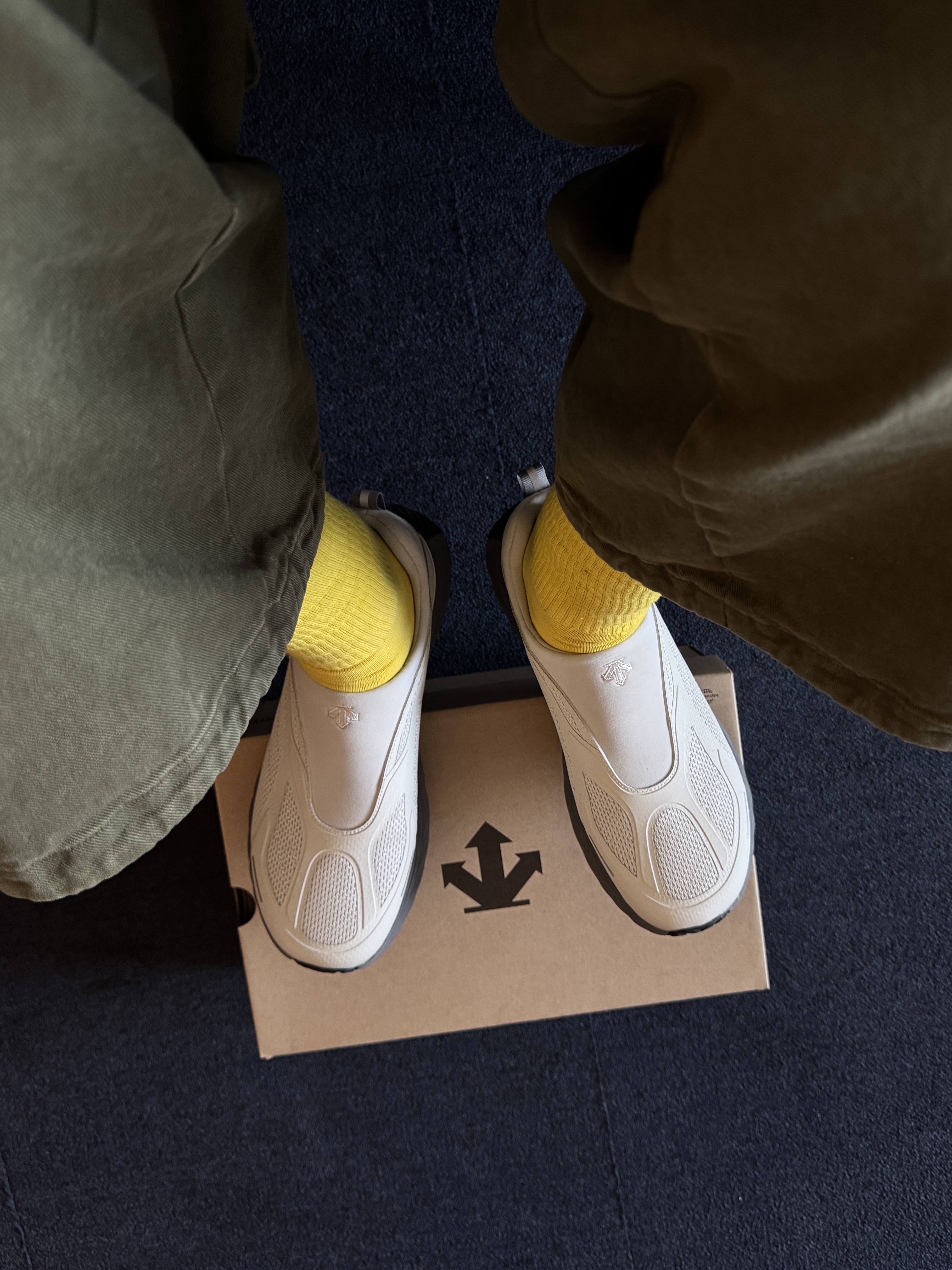 Nonnod Double Pocket Cargo Pants Vintage Khaki 착용 스타일 - 2