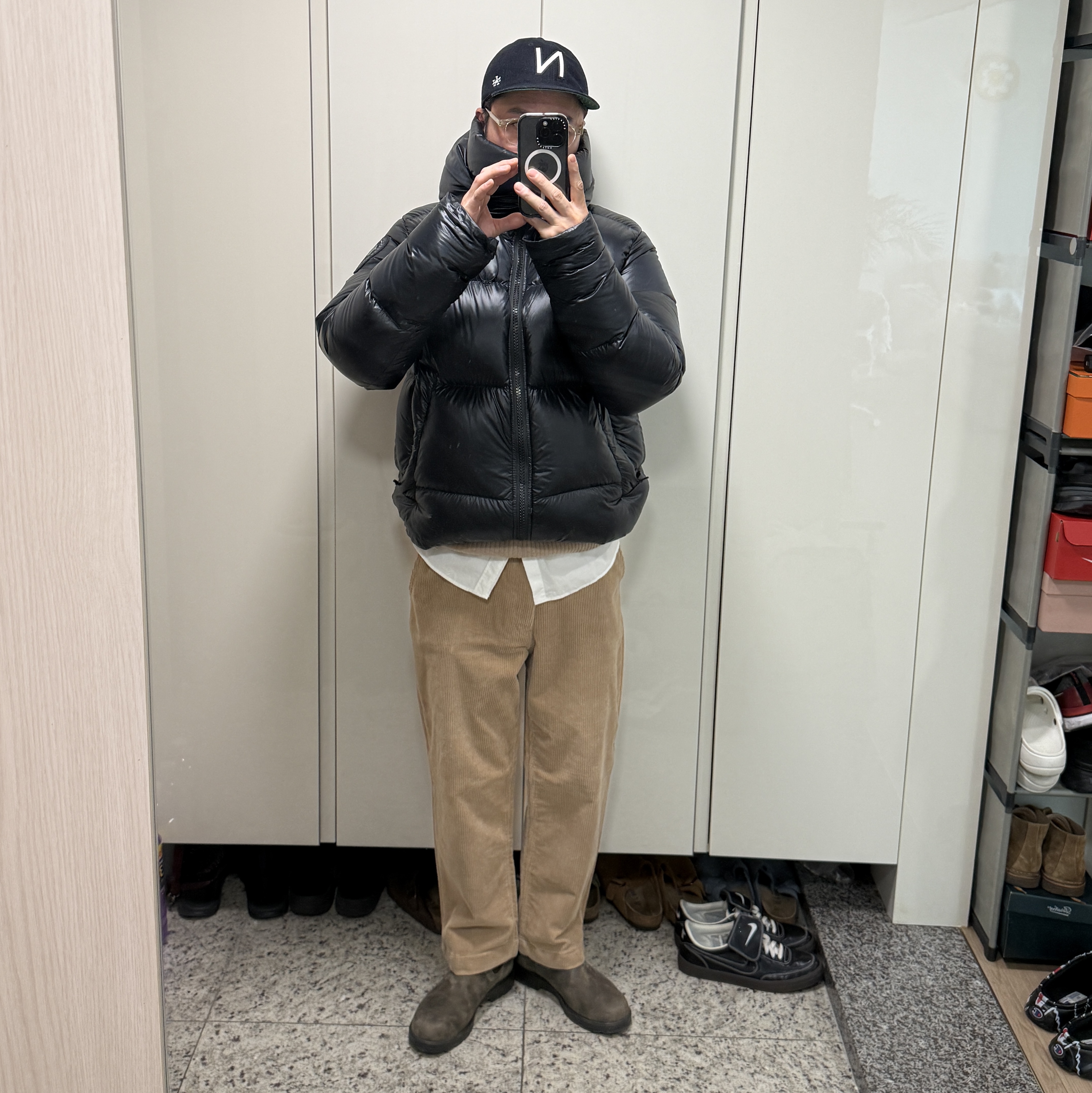 Canada Goose Crofton Puffer Black Label Black, BLUNDSTONE Classics 585 Chelsea Boots Rustic Brown 착용 스타일 - 1