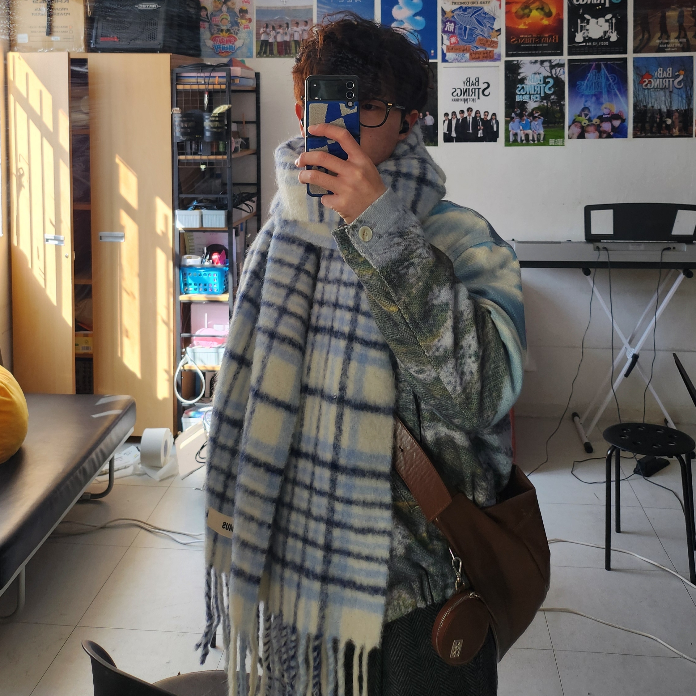 Jacquemus L’echarpe Carro Le Chouchou Jacquard Check Muffler Light Blue 착용 스타일 - 2