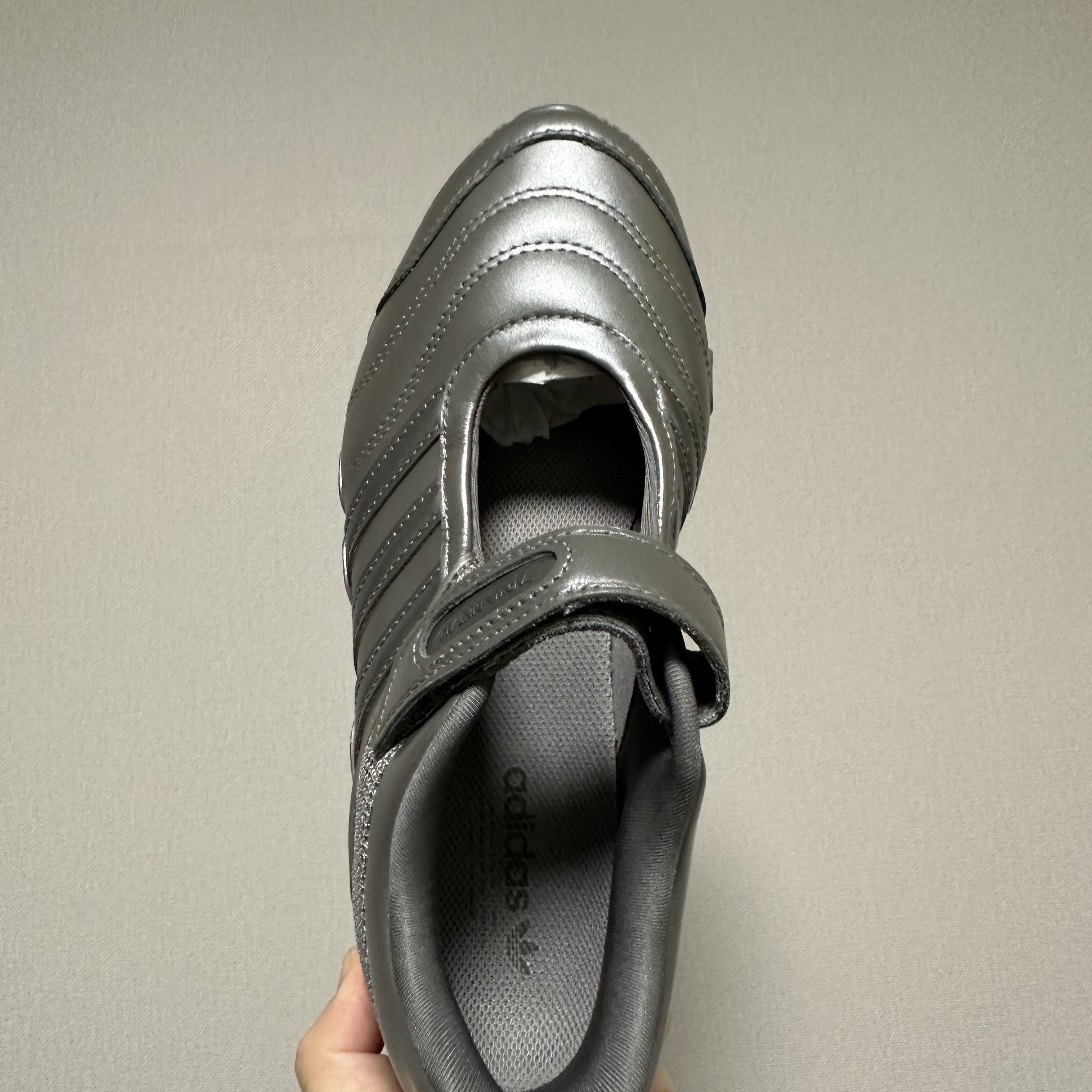 (W) Adidas x Taqwa Bint Ali Megaride Mary Jane Iron Metallic Cyber Metallic 착용 스타일 - 3