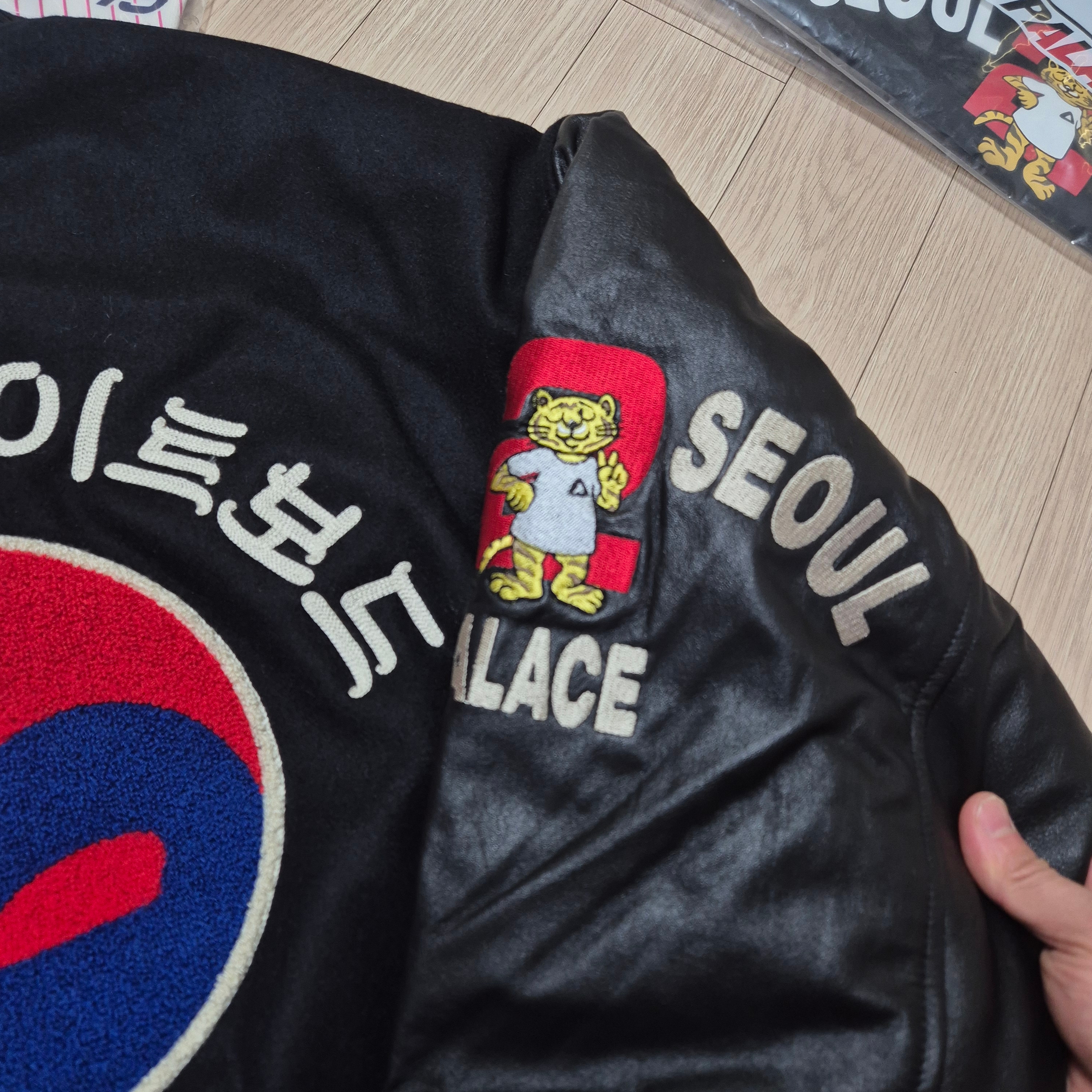 Palace Seoul 2 Seoul Varsity Jacket Black - 25SS, Palace Seoul 2 Seoul 6-Panel Cap Black - 25SS 착용 스타일 - 4