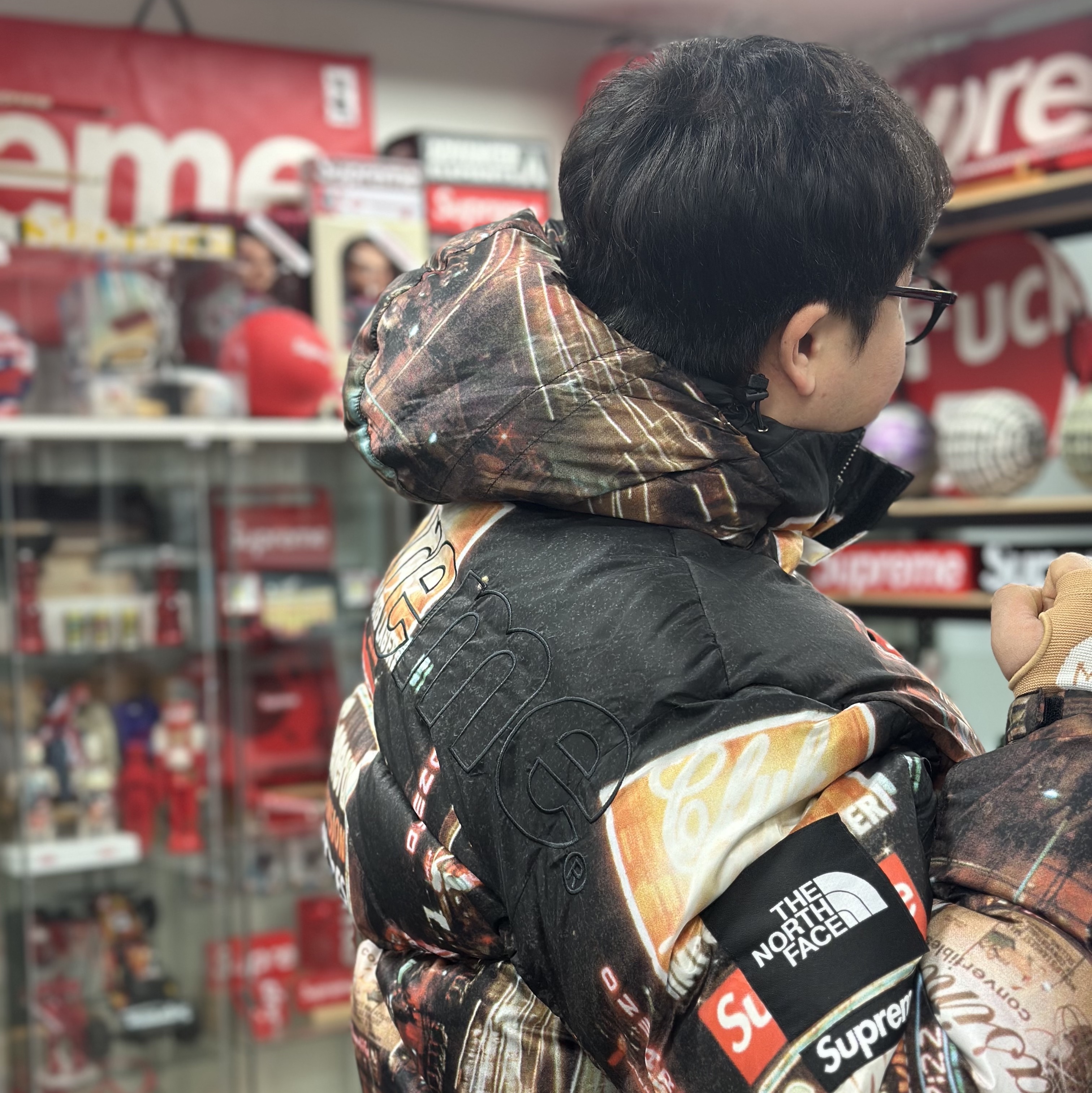 Supreme x The North Face 800-Fill Half Zip Hooded Pullover Times Square - 22FW 착용 스타일