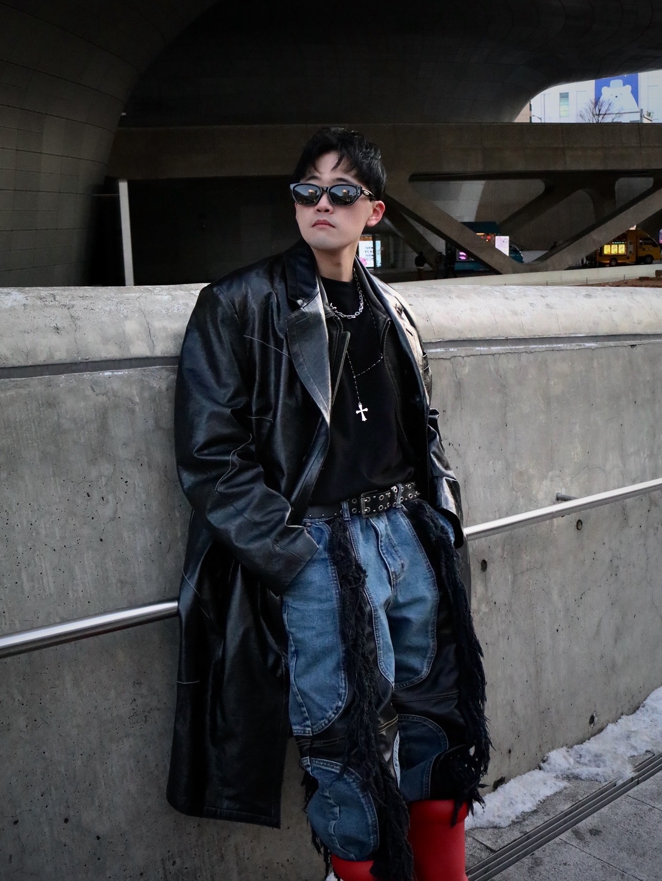 Vacant Archive Blenheim Double Stud Belt Black, Thug Club Mohican Leather Denim Pants Blue Black - 24FW 착용 스타일 - 5