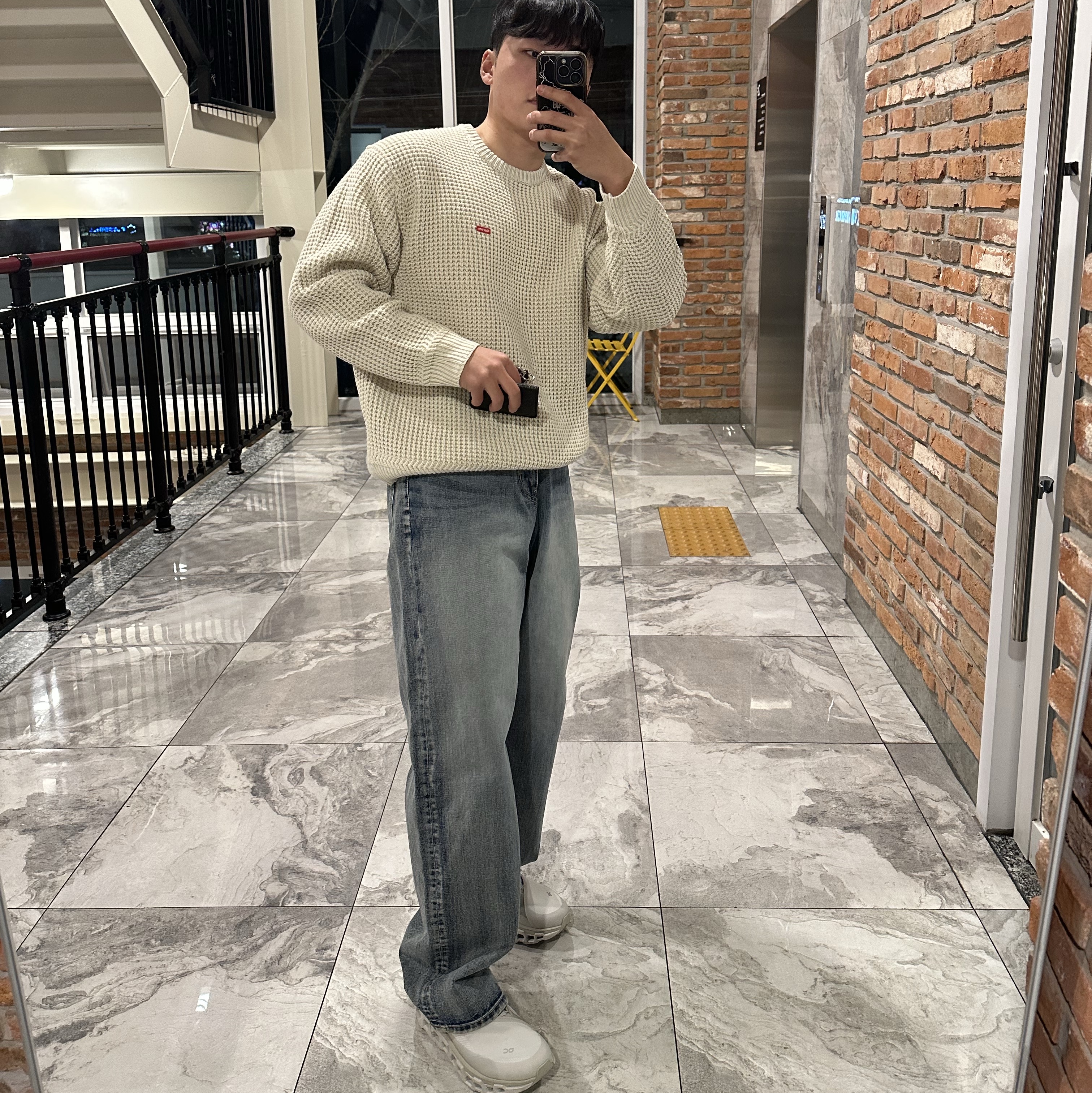 Supreme Waffle Small Box Sweater  White - 24FW, On Running x Post Archive Faction (Paf) Cloudmonster 2 Moondust Chalk 착용 스타일