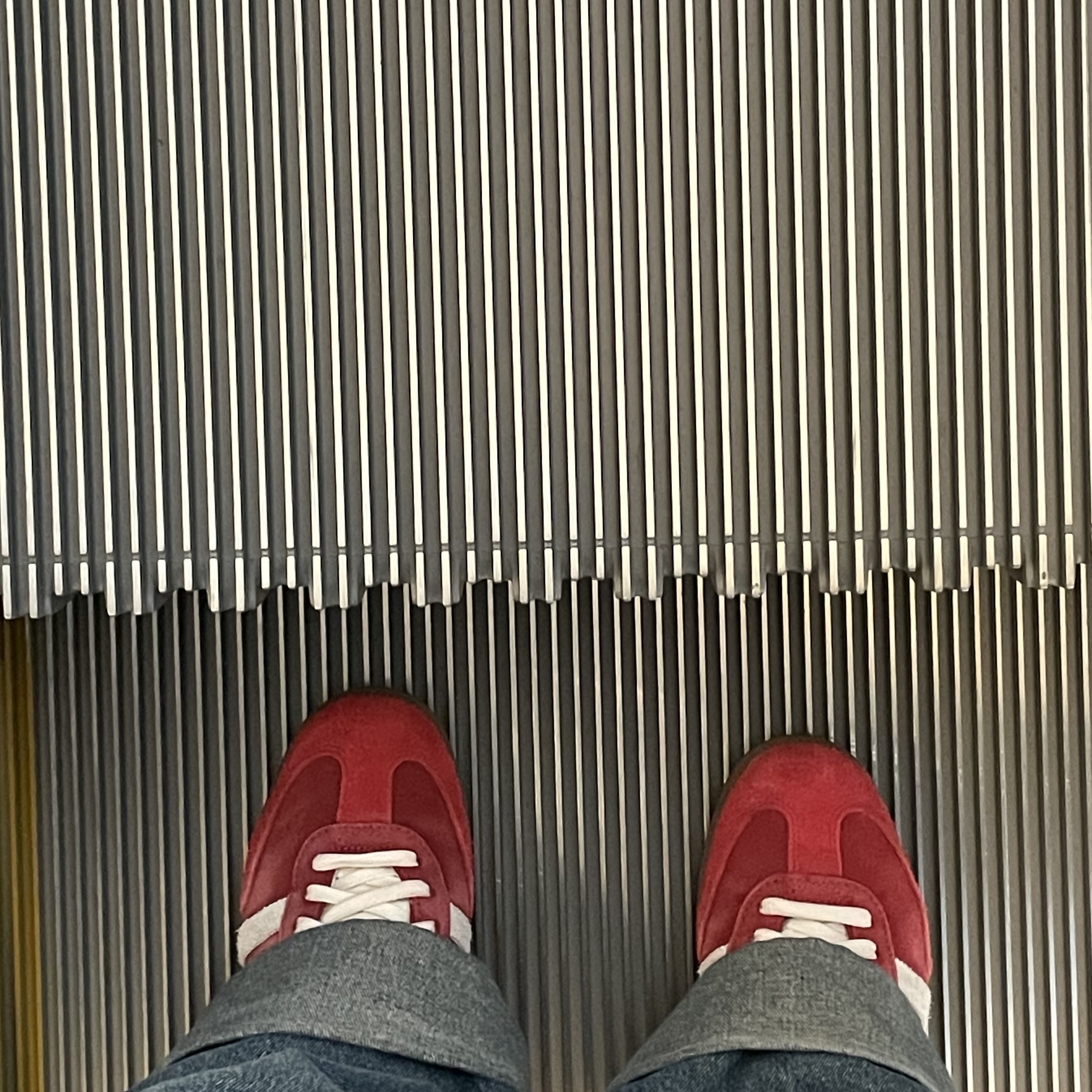 Adidas Samba OG Tal Better Scarlet Off White 착용 스타일 - 2