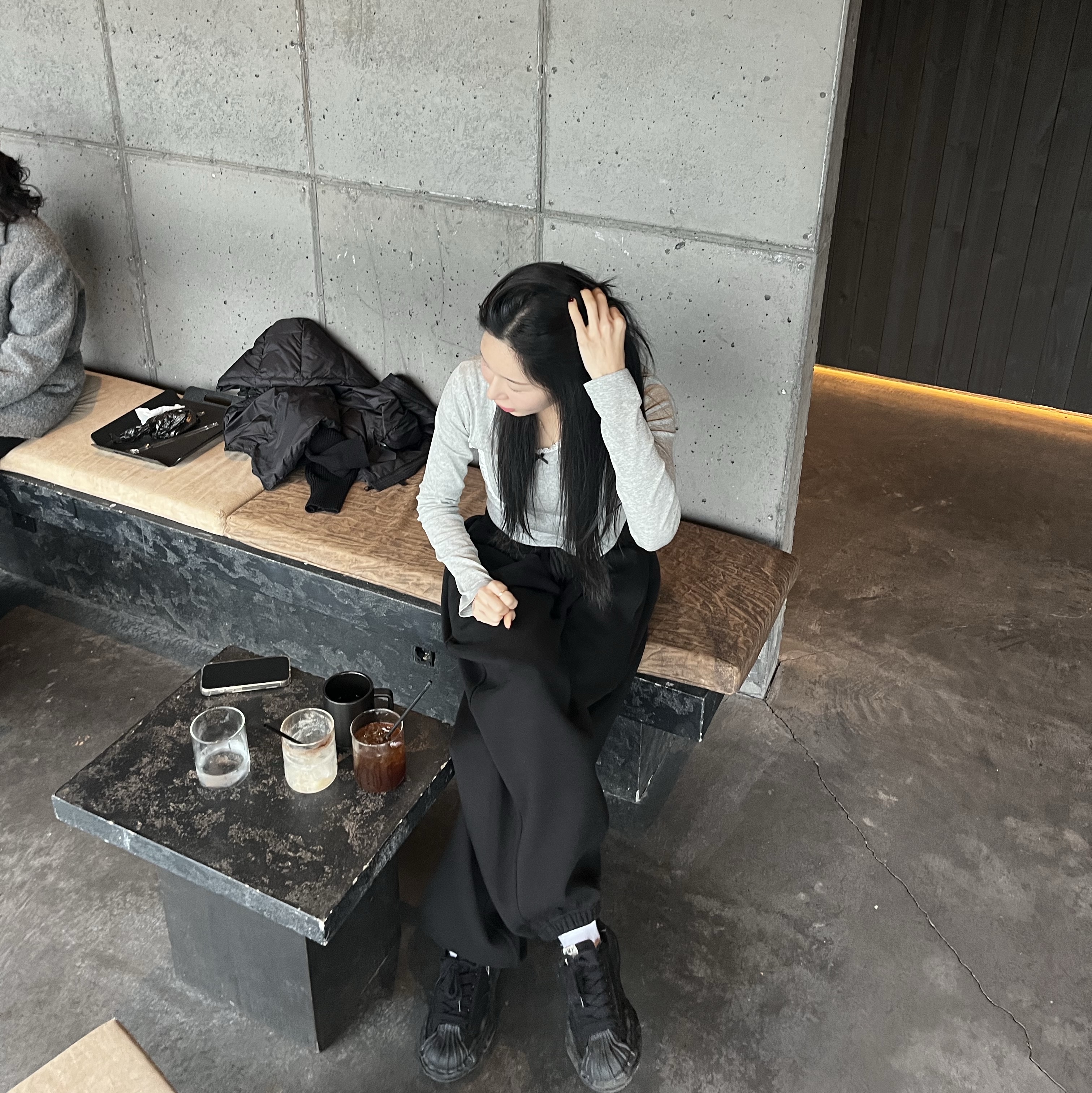 Maison Mihara Yasuhiro Blakey OG Sole Canvas Low-top Sneakers Black Black, Undermycar Mu.03 Anti Fxxking Logo Play Oversized Sweat Jogger Black 착용 스타일 - 1