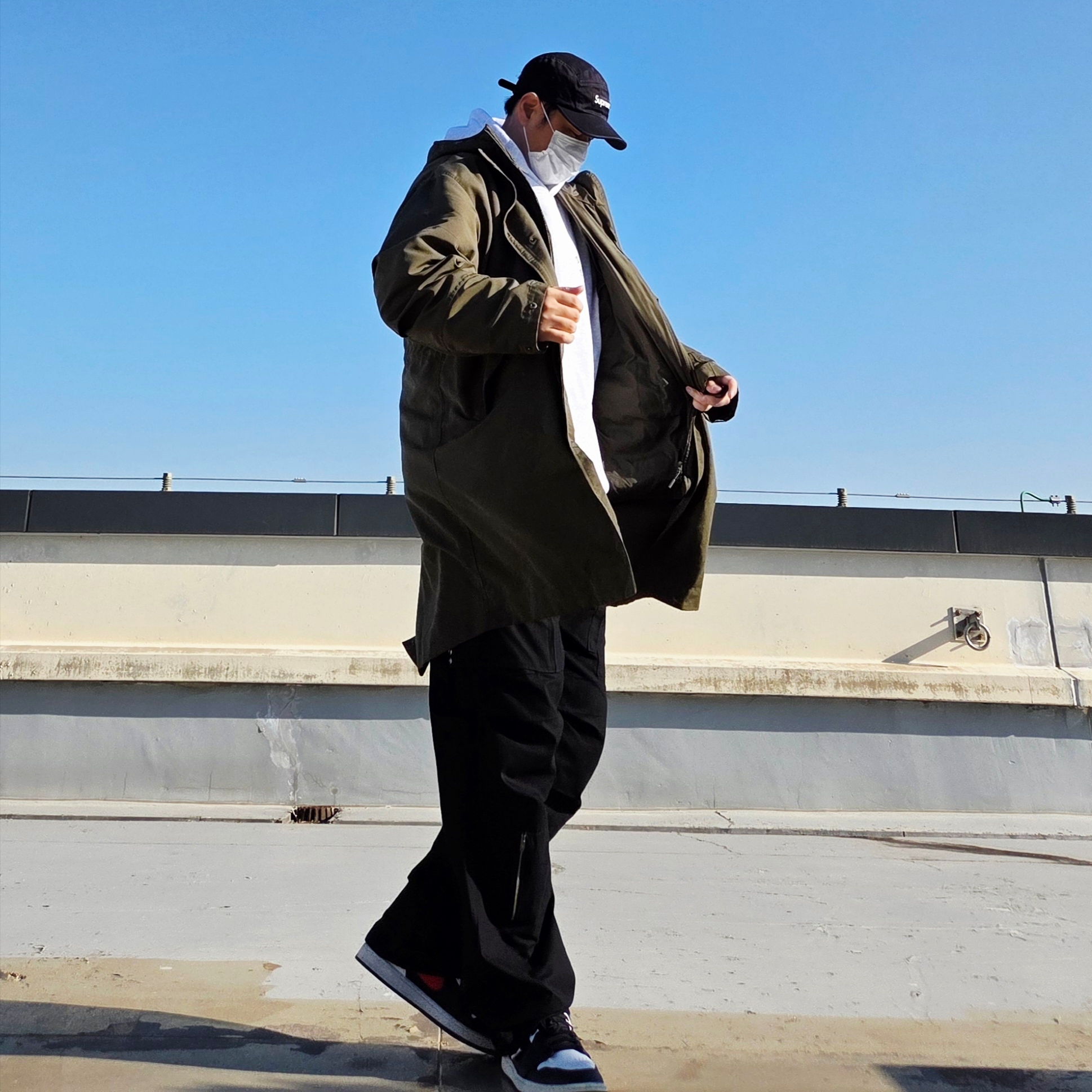 Flavorism Ripstop Parachute Cargo Pants Black, Supreme Washed Chino Twill Camp Cap Black 착용 스타일 - 1
