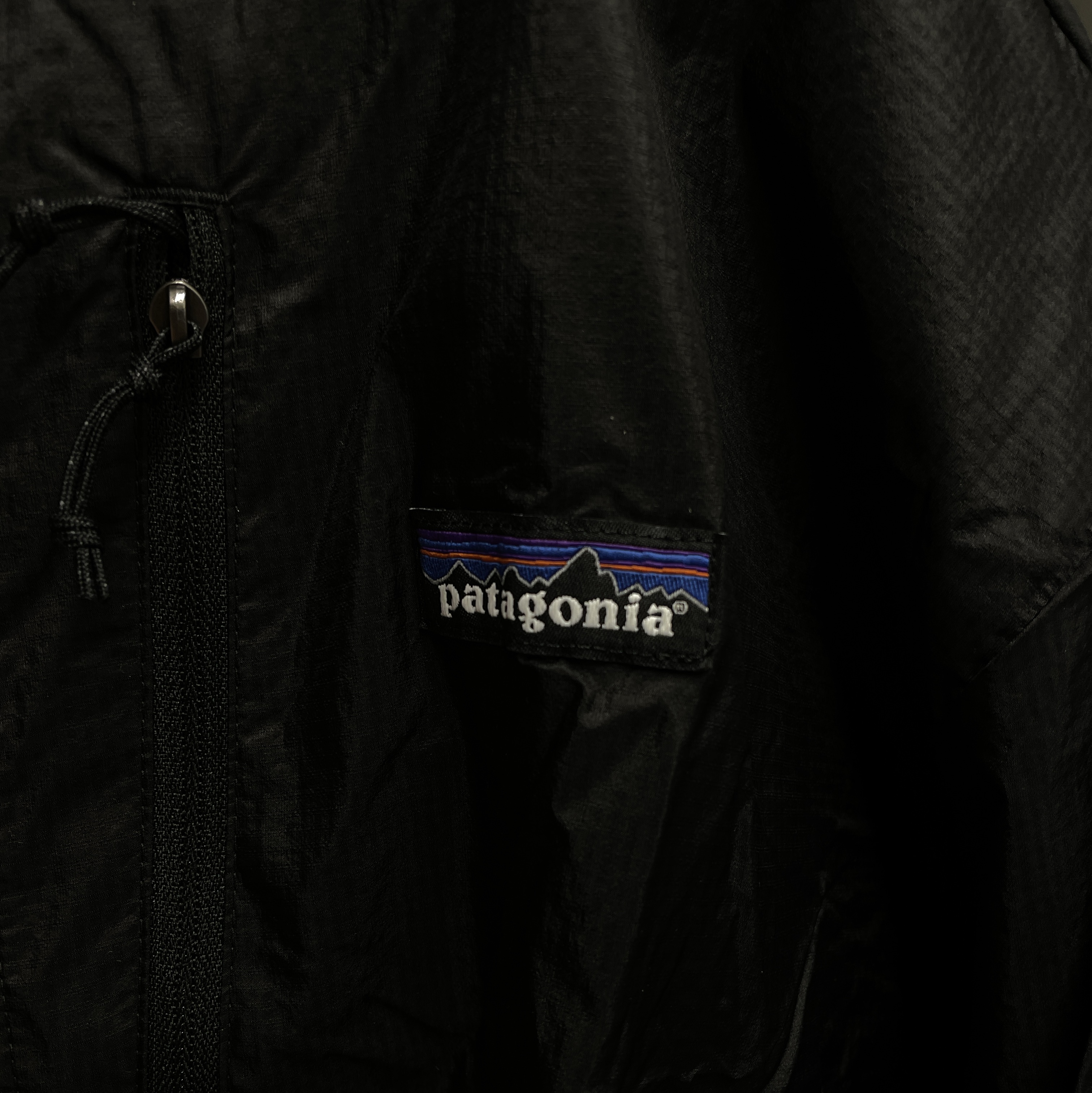 Patagonia Houdini Jacket Black/Black 착용 스타일