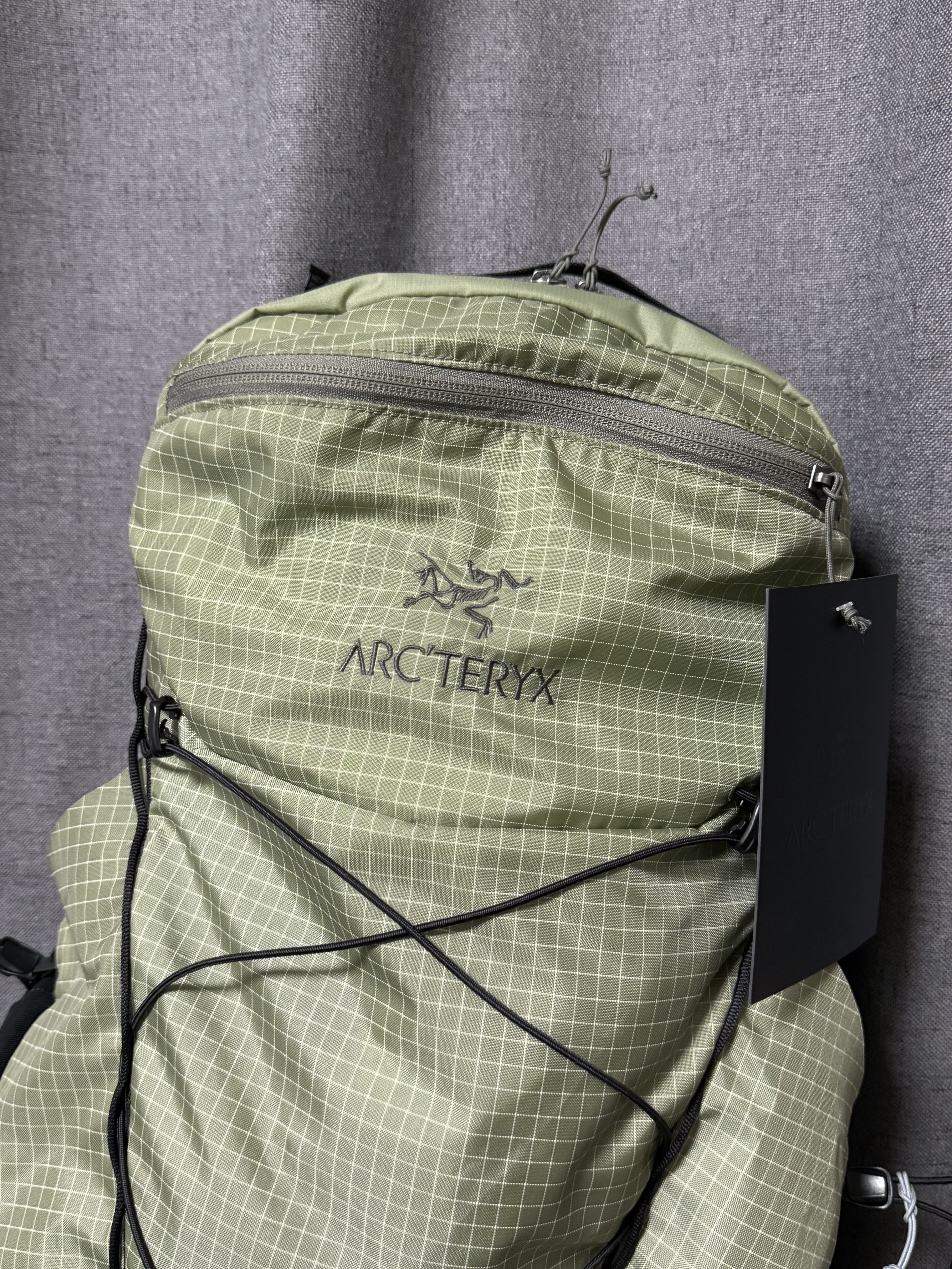 Arc'teryx Aerios 18 Backpack Chloris Forage 착용 스타일