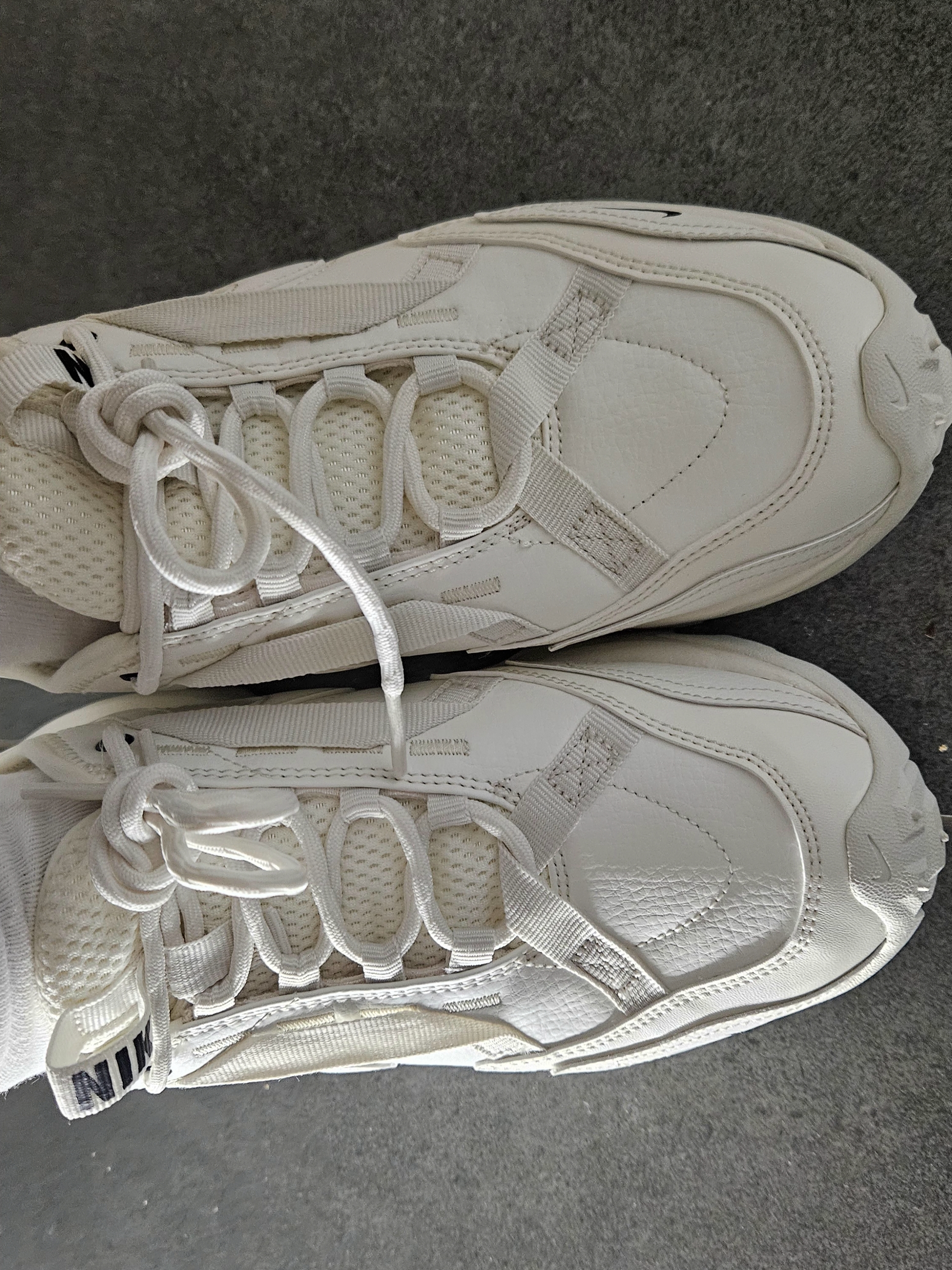 (W) Nike TC 7900 Summit White 착용 스타일 - 3