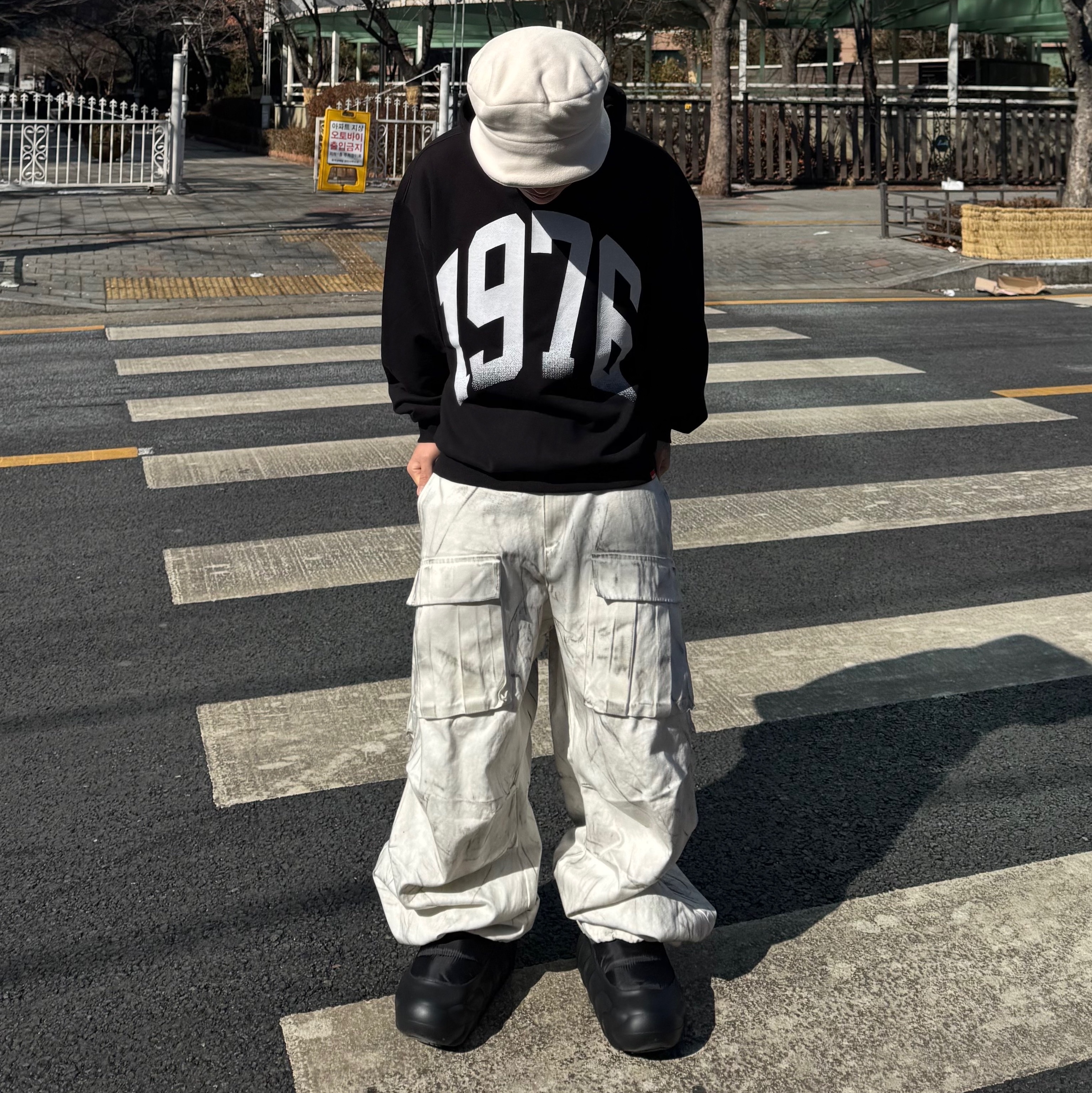 Nos Couleurs 01 Cargo Pants Dirty Washing 착용 스타일 - 2