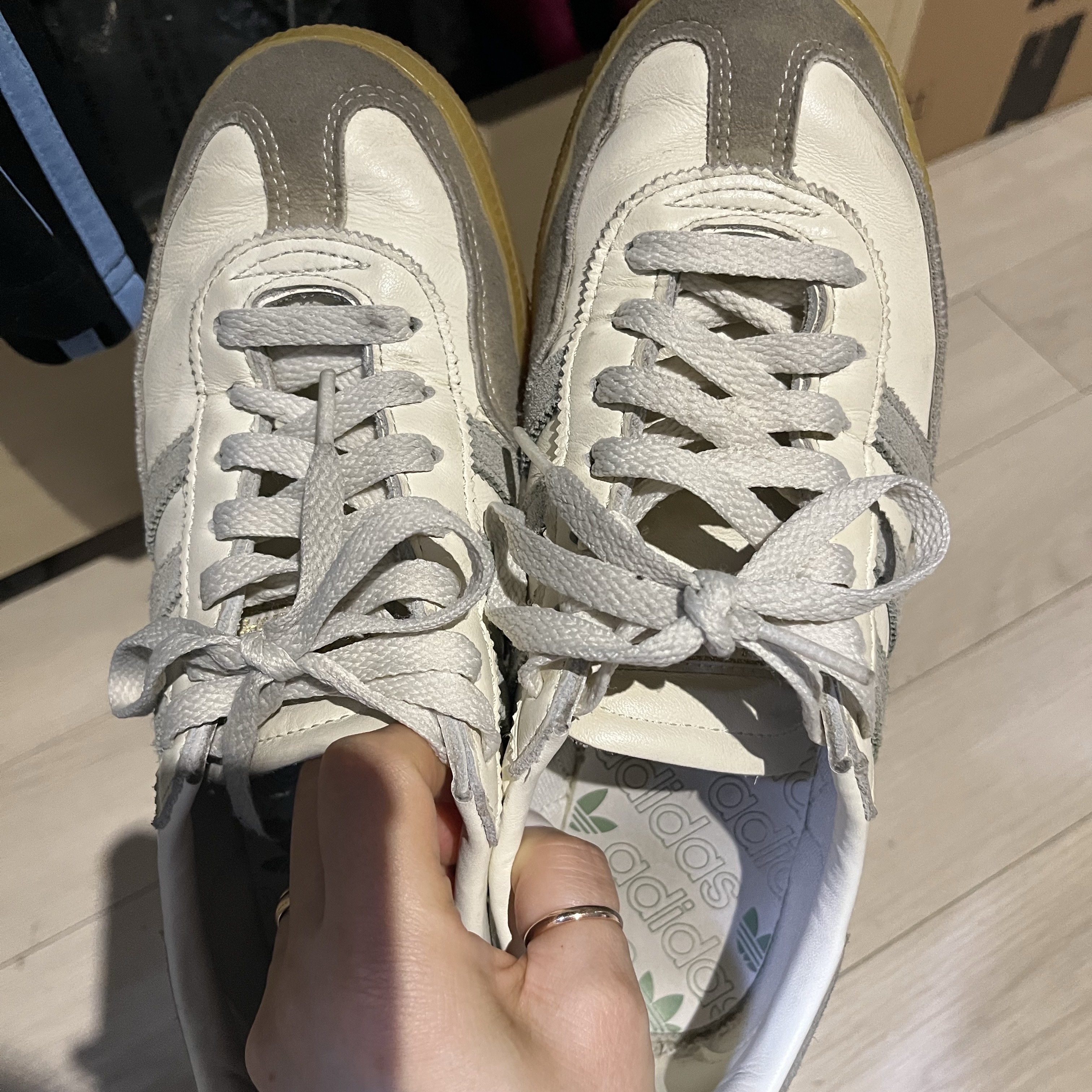 Adidas Spezial Handball Off White Silver Green 착용 스타일