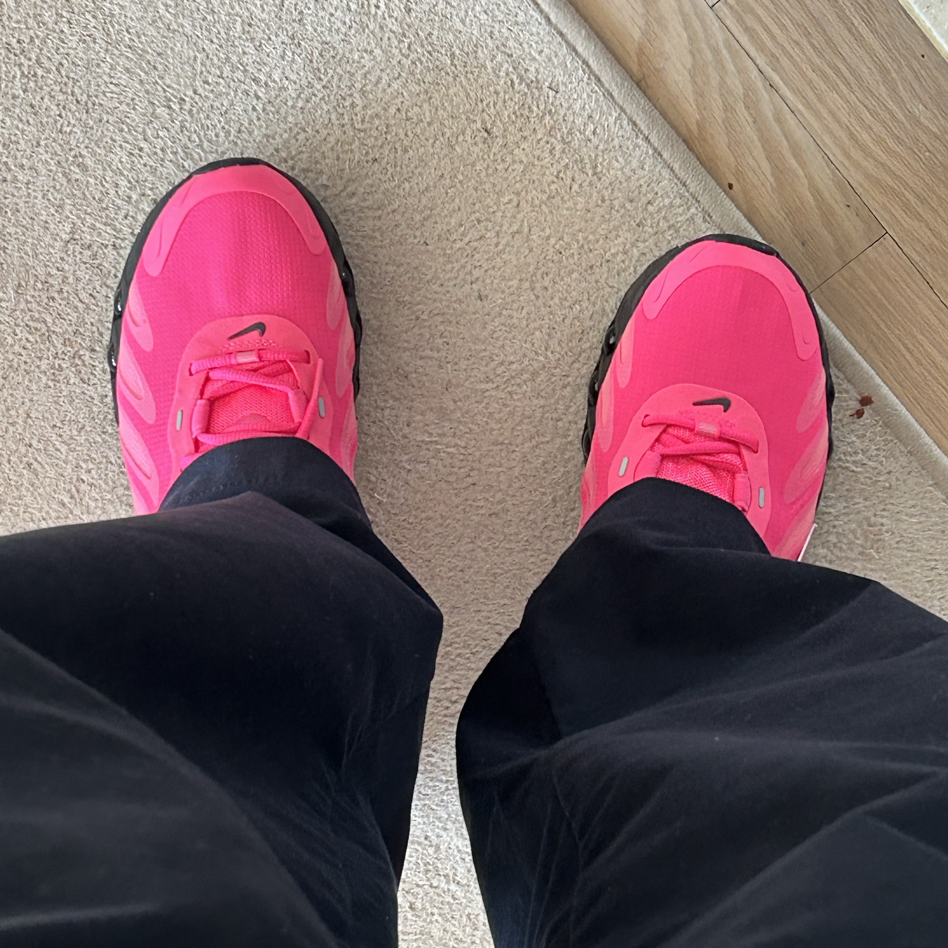 Nike Air Max Dn8 Hyper Pink 착용 스타일