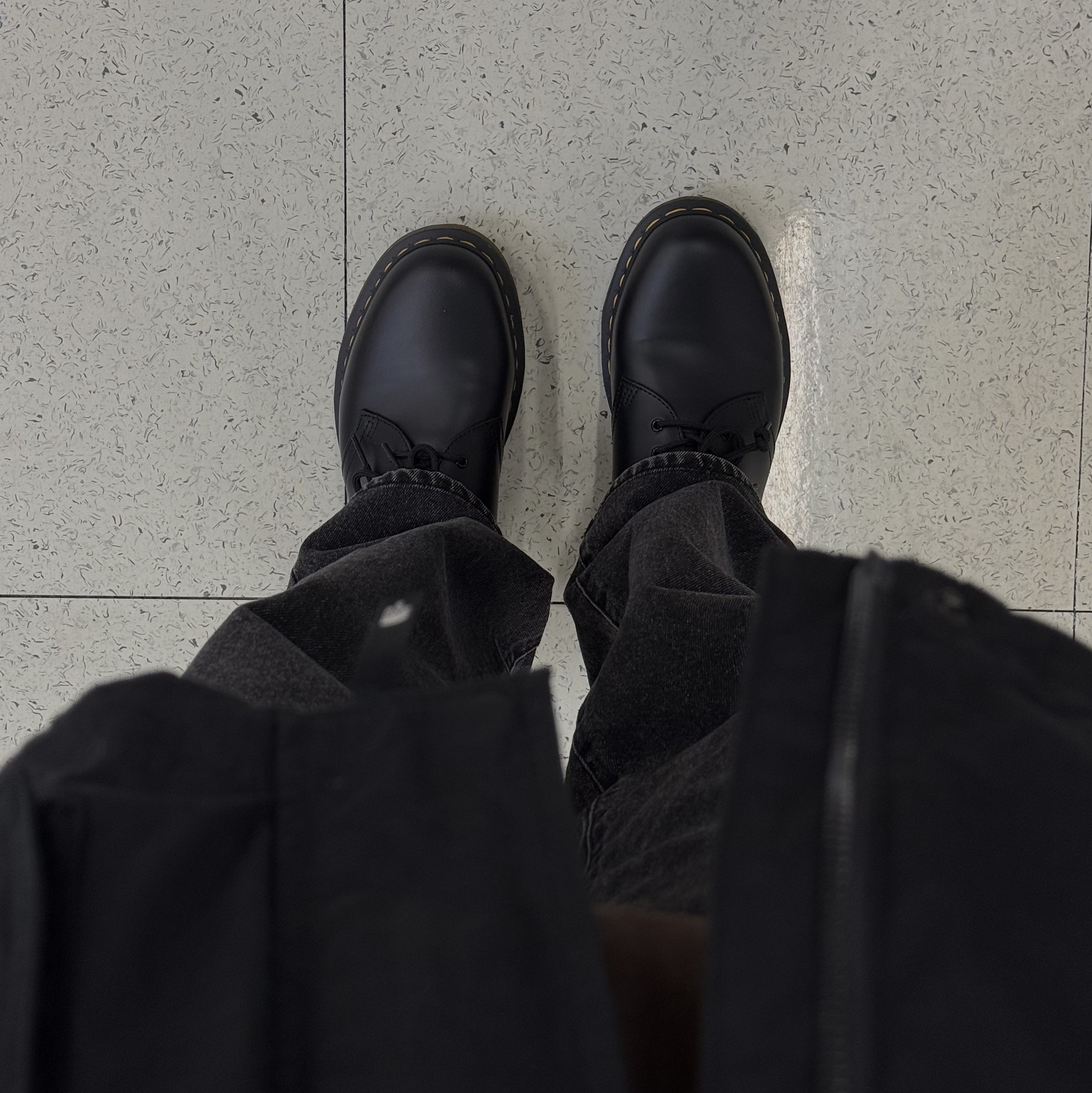 Dr. Martens 1461 Smooth Black 착용 스타일 - 2