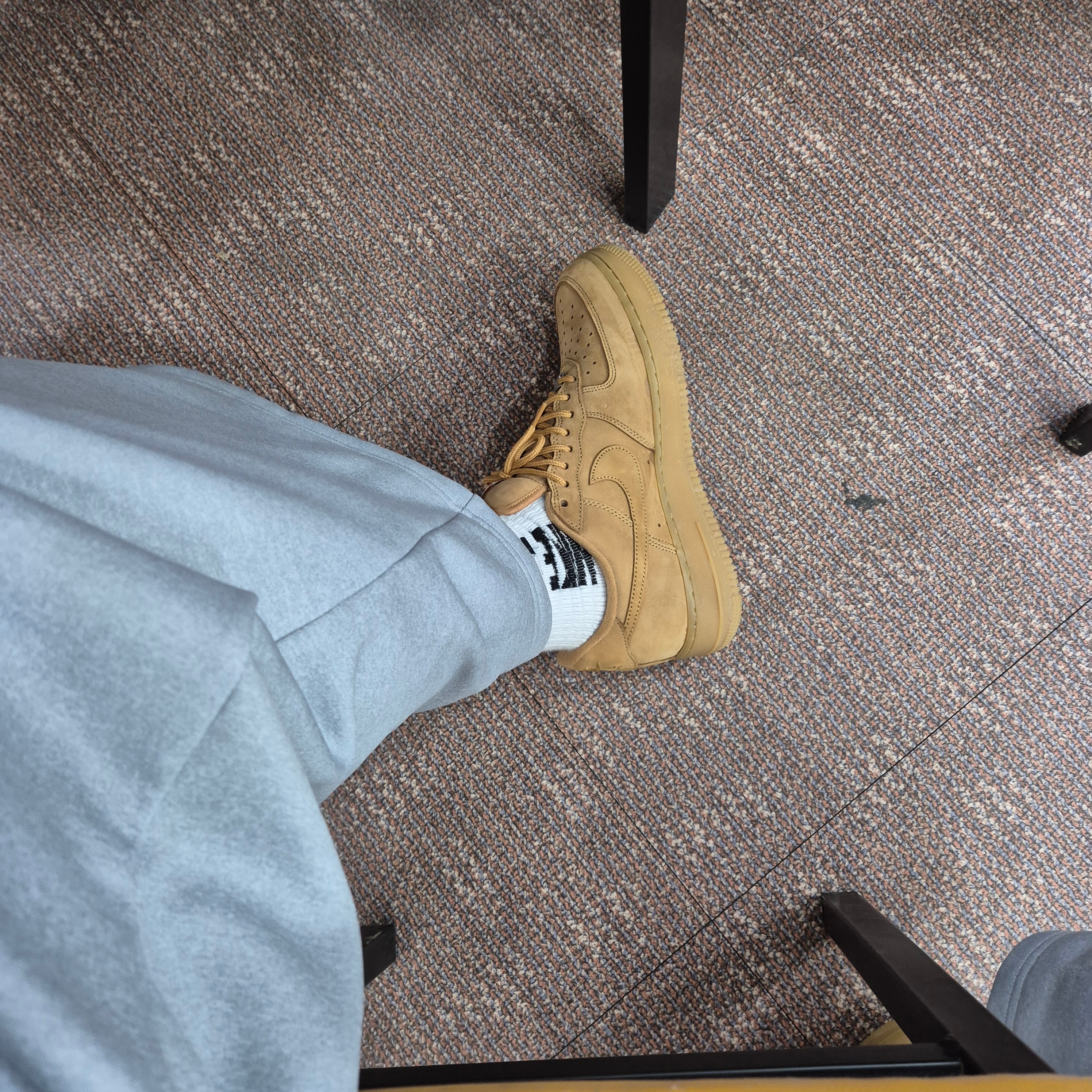 Nike x Supreme Air Force 1 Low Flax 착용 스타일