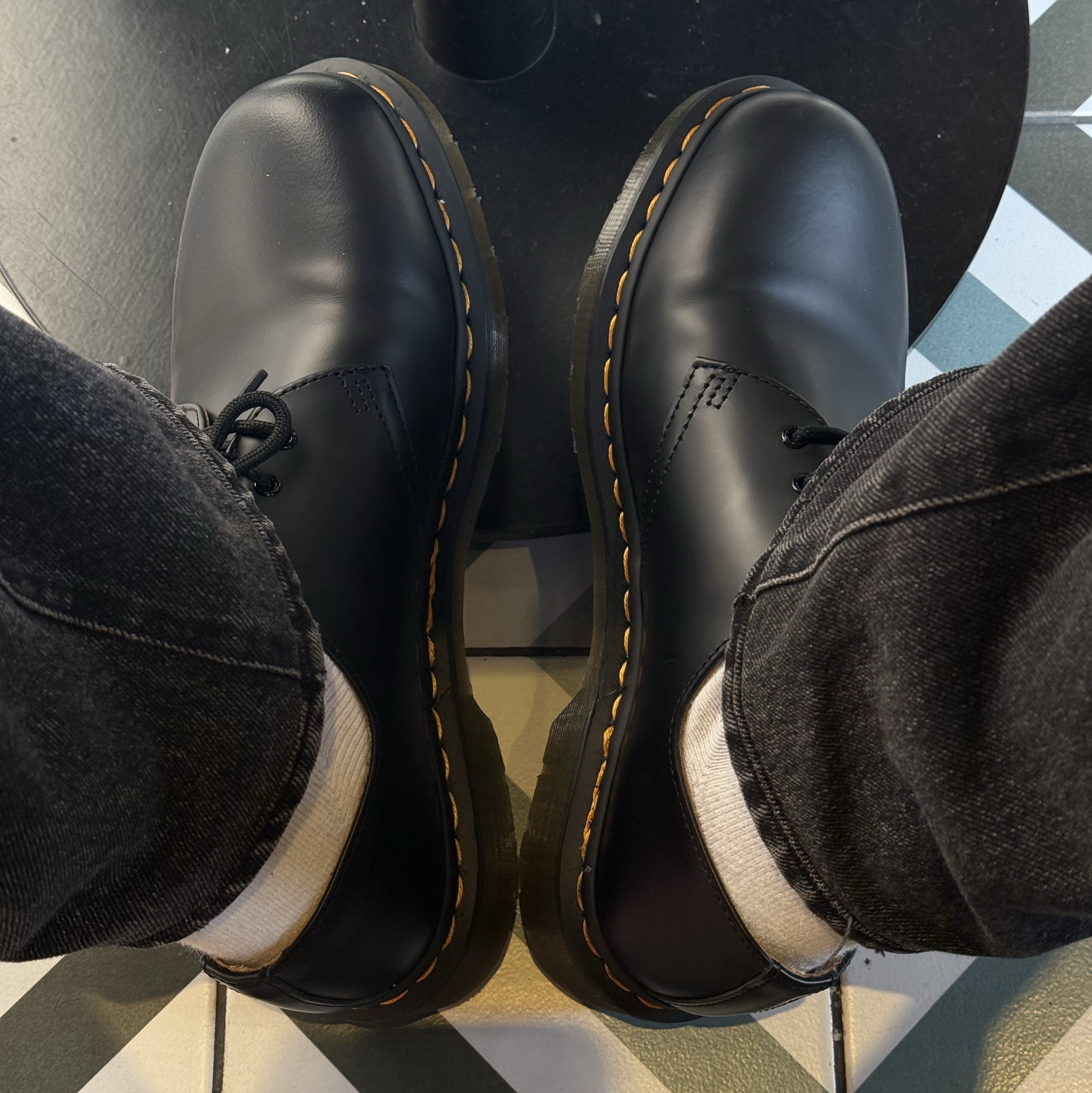 Dr. Martens 1461 Smooth Black 착용 스타일 - 3