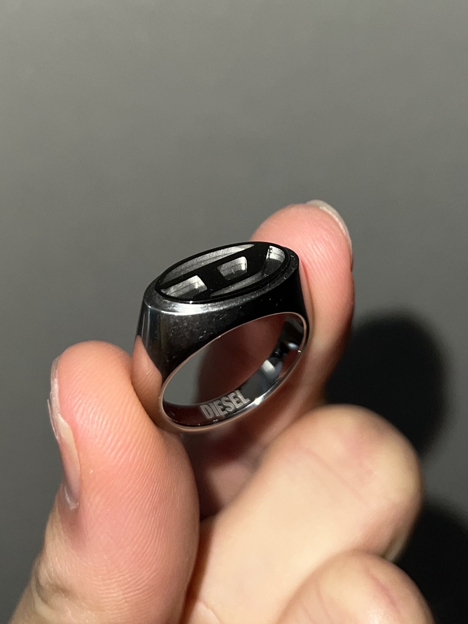 Diesel Dx1475 Stainless Steel Signet Ring Silver 착용 스타일 - 1