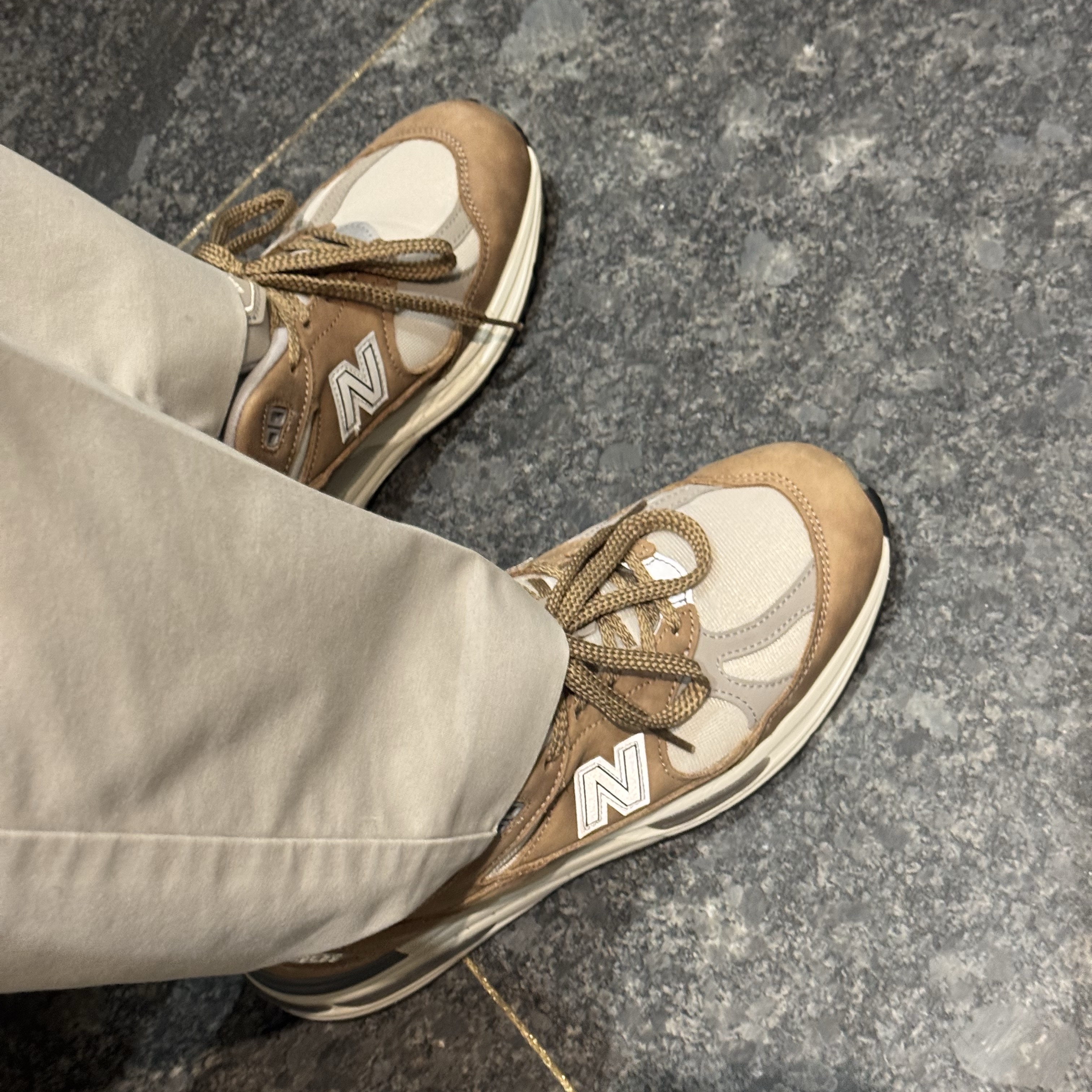 New Balance 991v2 Made in UK Coco Mocca 착용 스타일 - 1