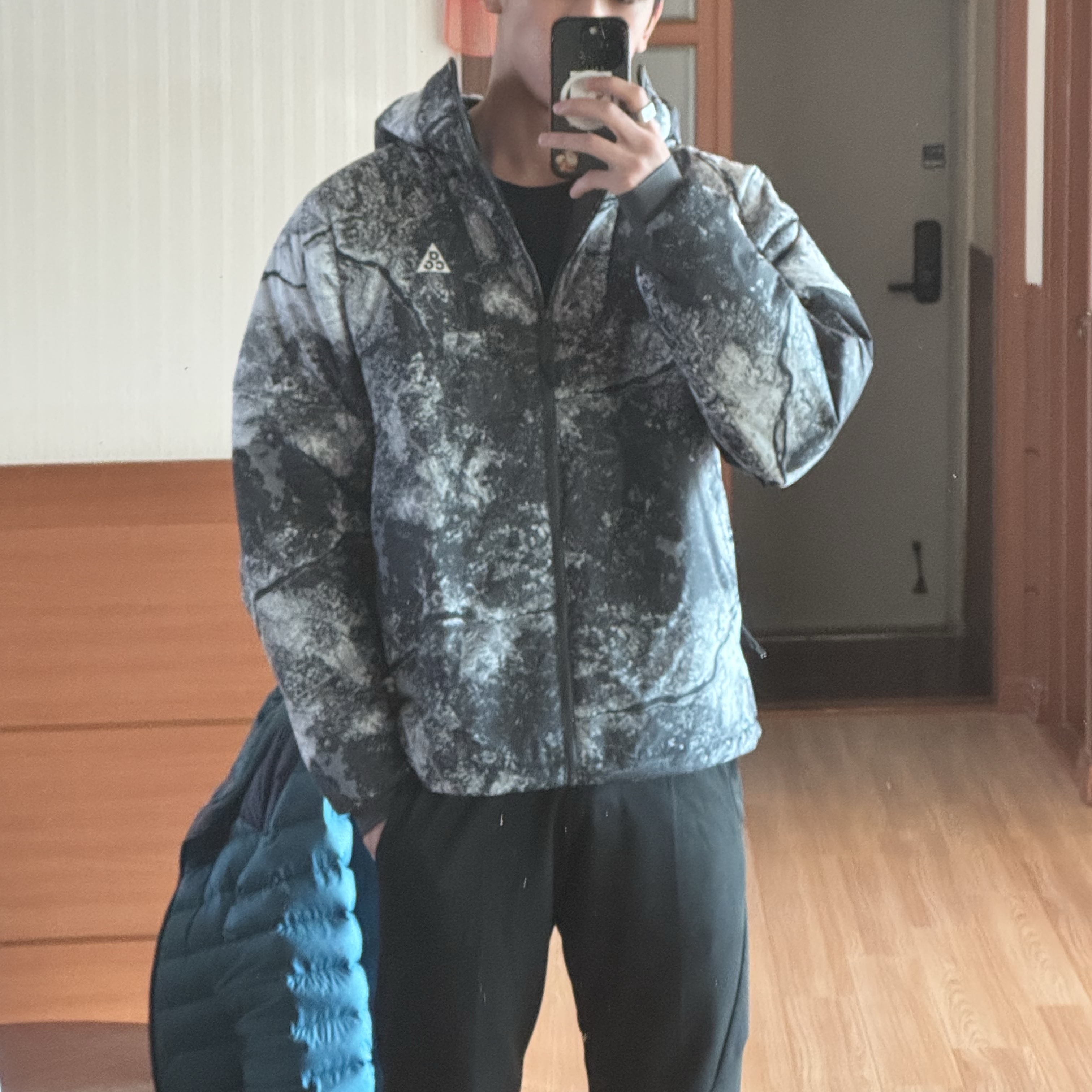 Nike ACG Therma-Fit ADV Rope De Dope Allover Print Jacket Anthracite 착용 스타일