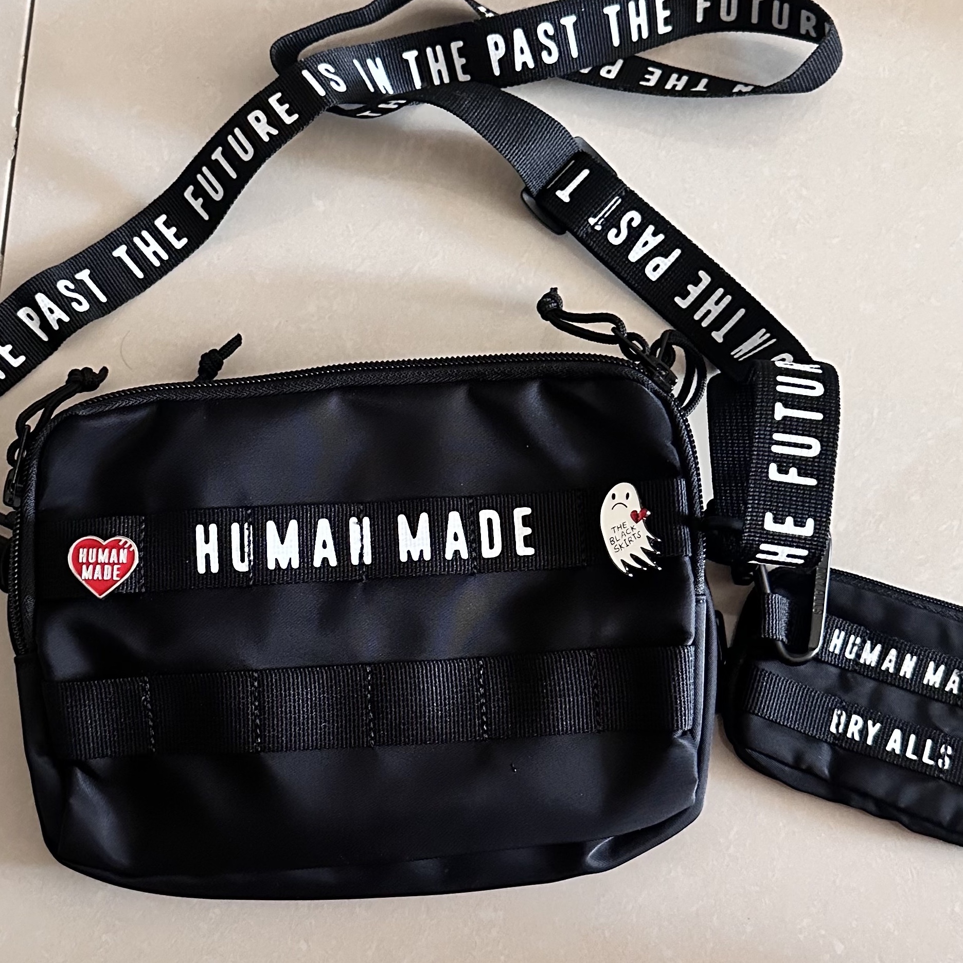 Human Made Military Pouch Small Black, Human Made Heart Pin Red 착용 스타일
