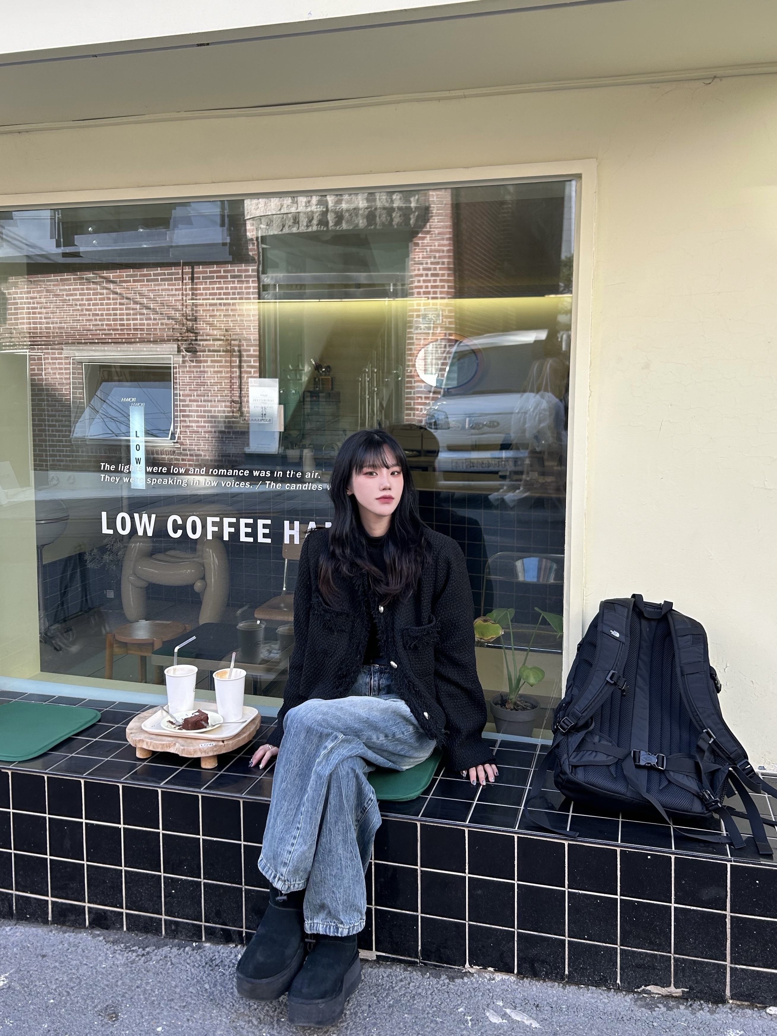 (W) UGG Classic Mini Platform Boots Black, The North Face Hot Shot Black 착용 스타일