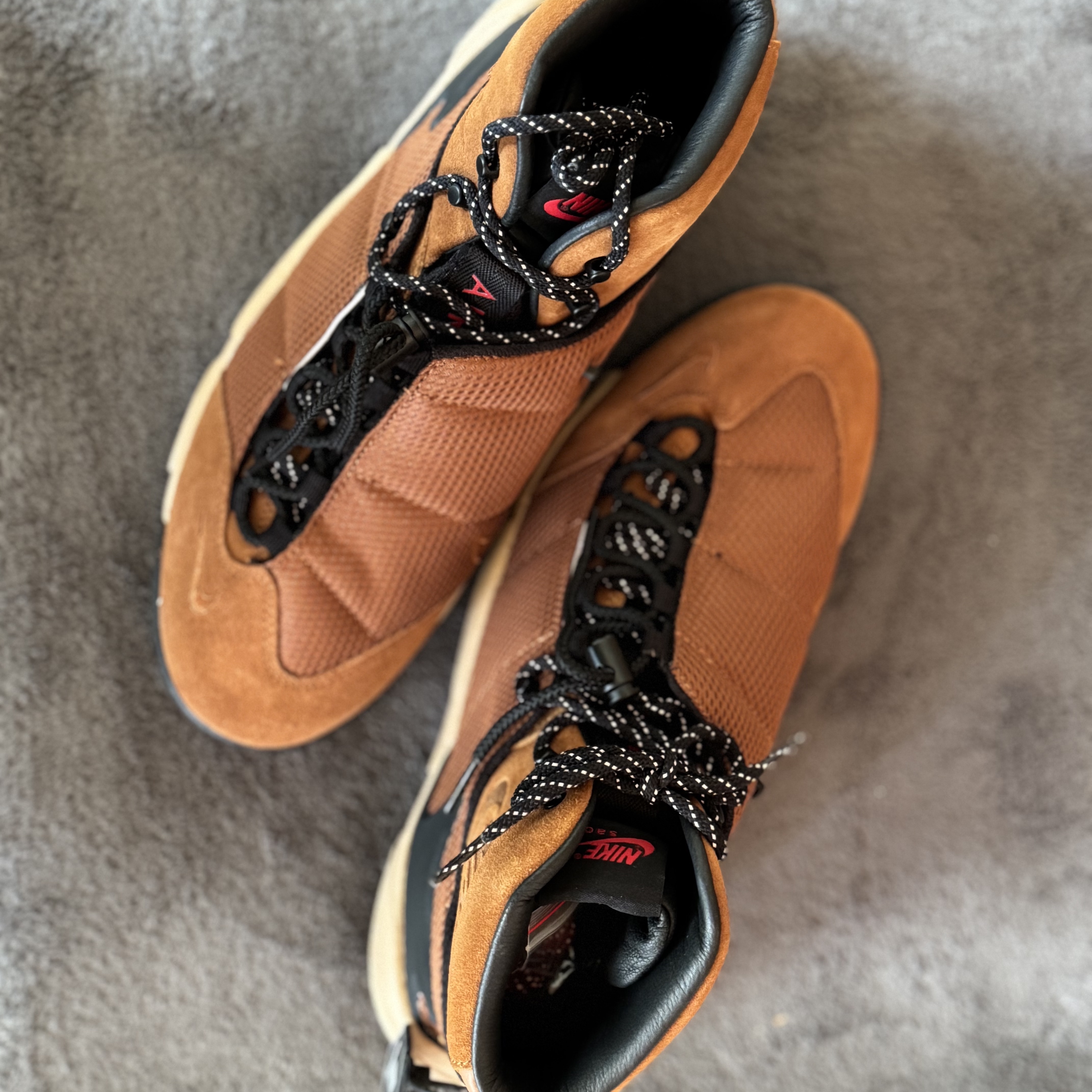 Nike x Sacai Magmascape SP Pecan 착용 스타일 - 2