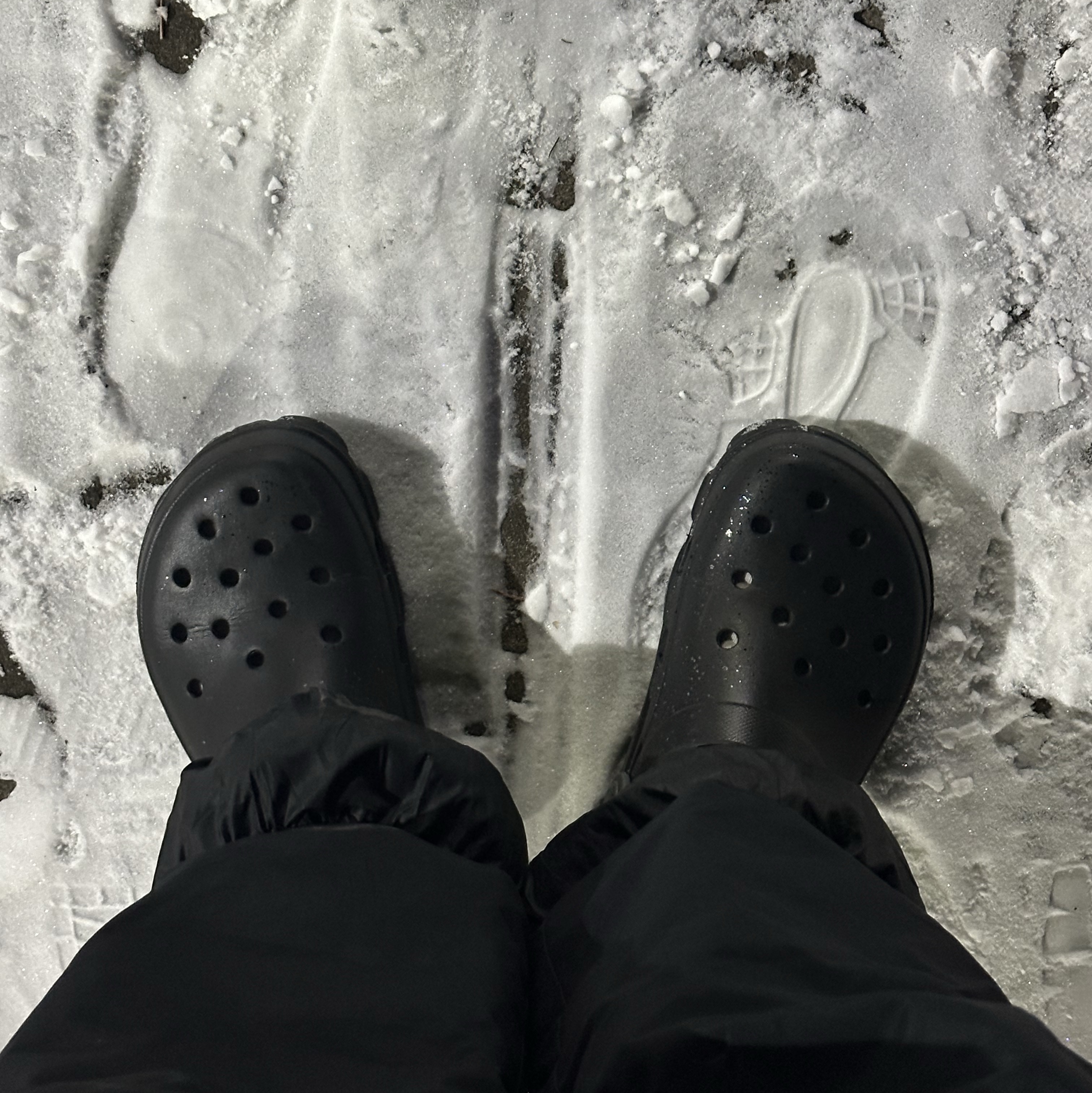 Crocs All Terrain Clog Black 착용 스타일