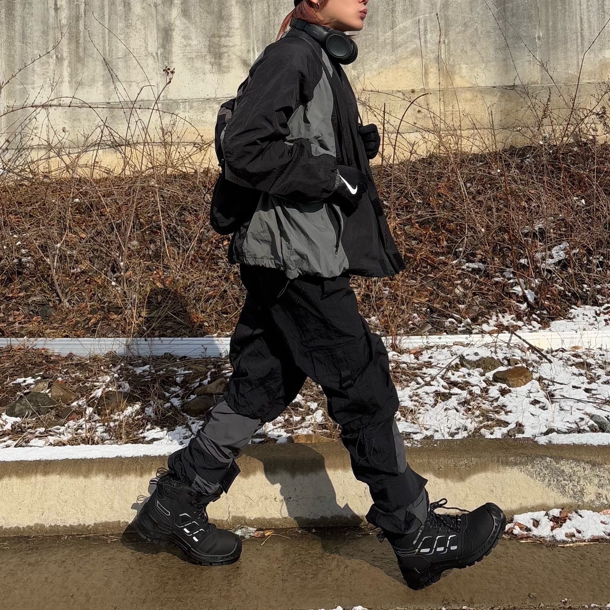 C.P. Company Extra Fine Merino Wool Goggle Beanie Black, Nike Therma-Fit Academy Football Gloves Black 착용 스타일 - 2