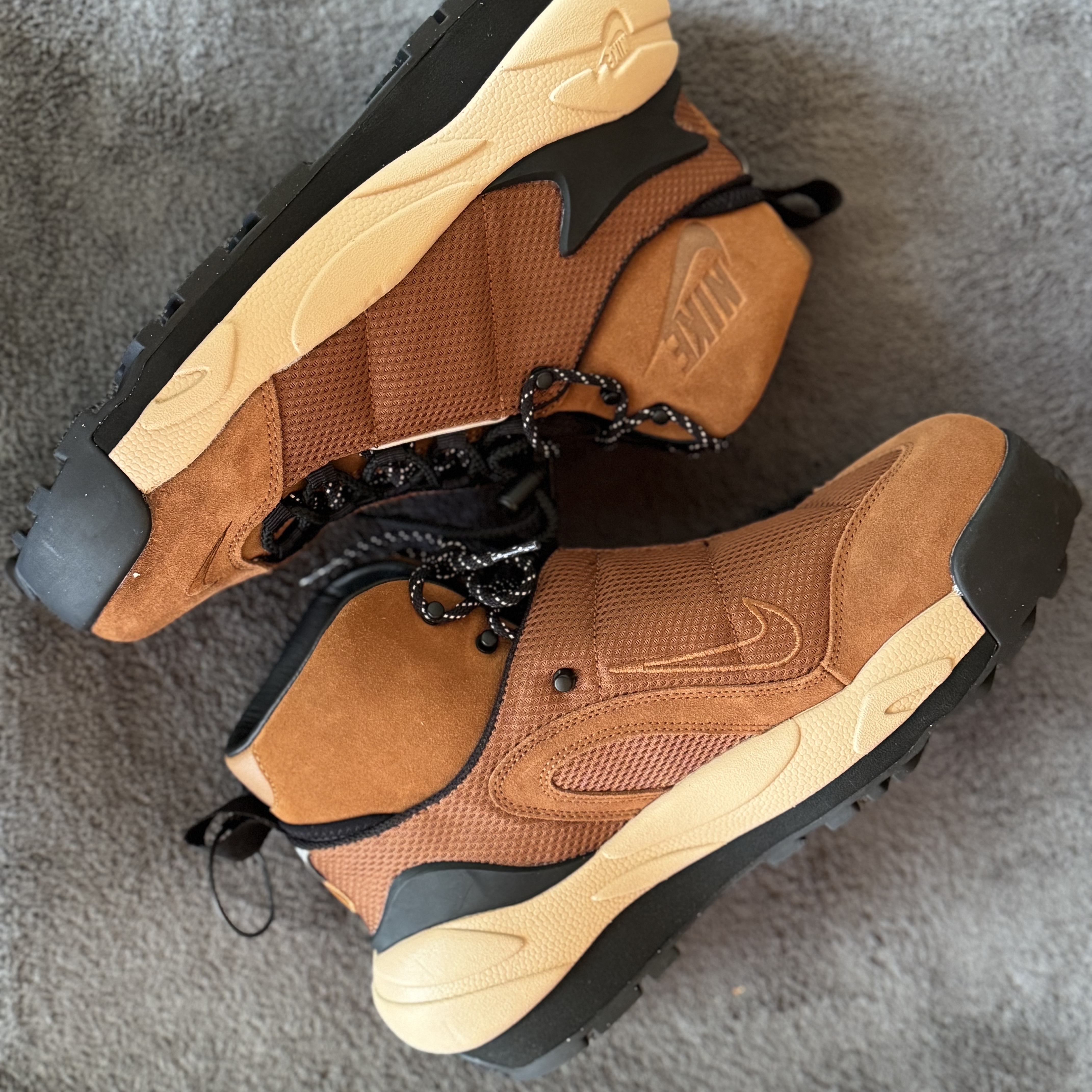Nike x Sacai Magmascape SP Pecan 착용 스타일 - 1