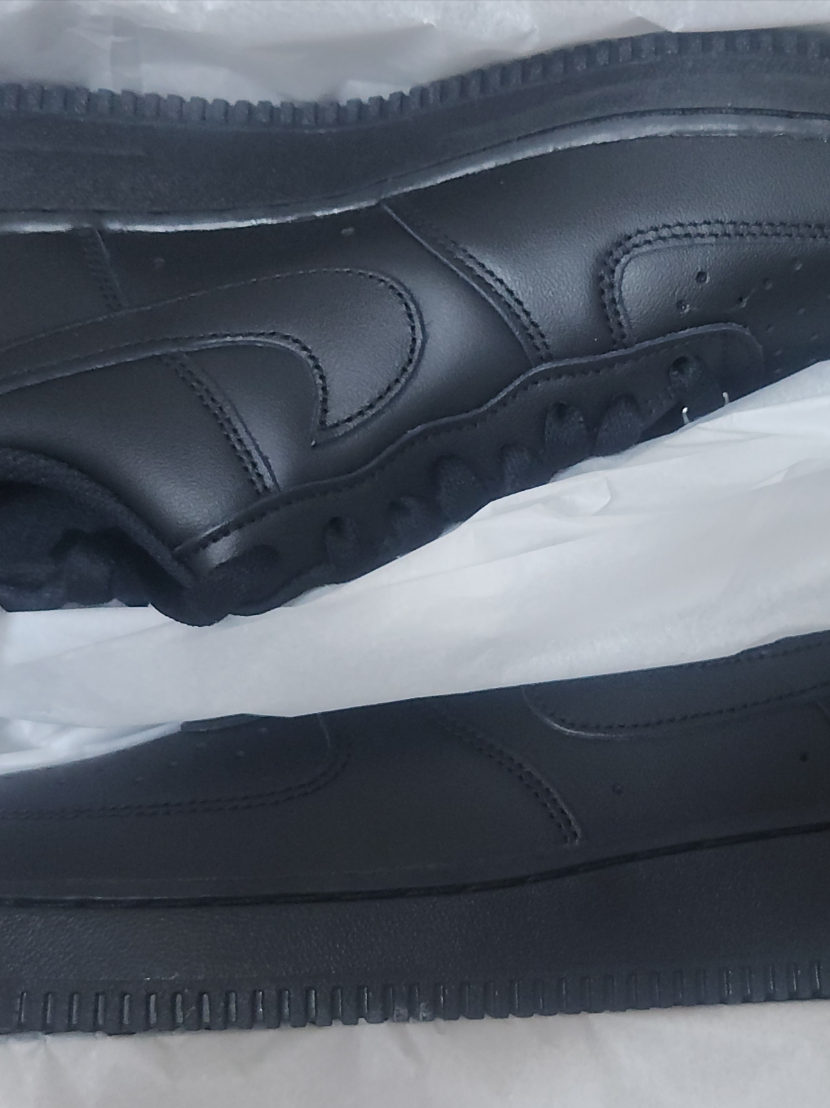 Nike Air Force 1 '07 Low Triple Black 착용 스타일 - 3