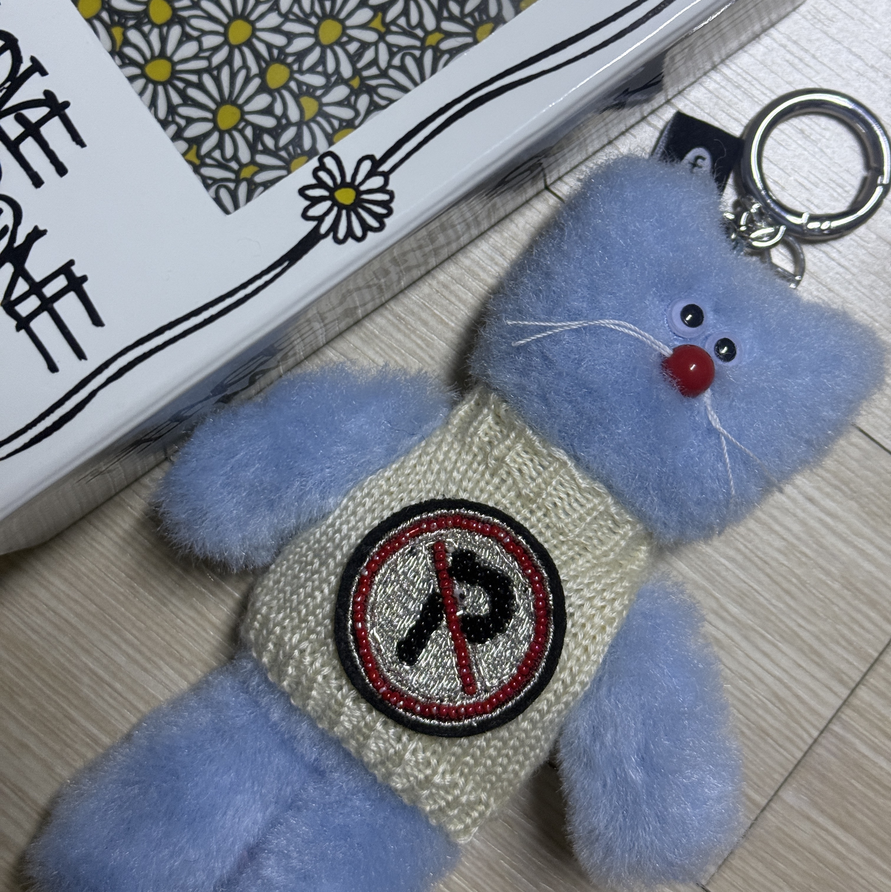 Monamhee x Peaceminusone Syhee Plush Keyring 착용 스타일