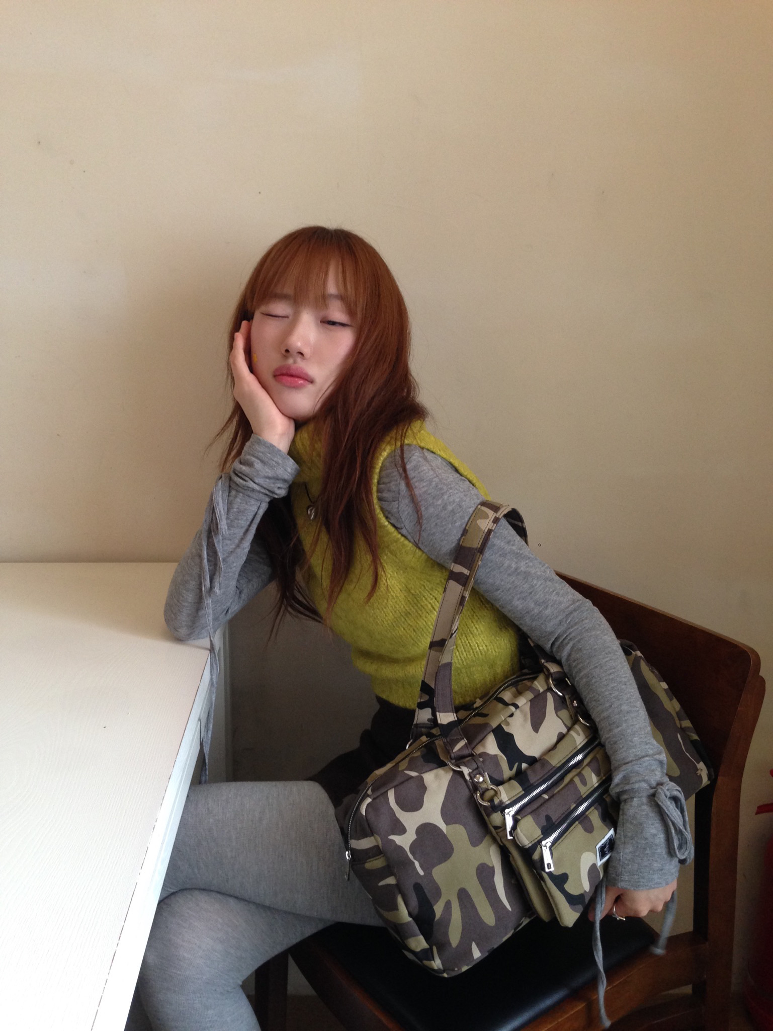 Nff Clip Pouch Bag Camo 착용 스타일 - 1