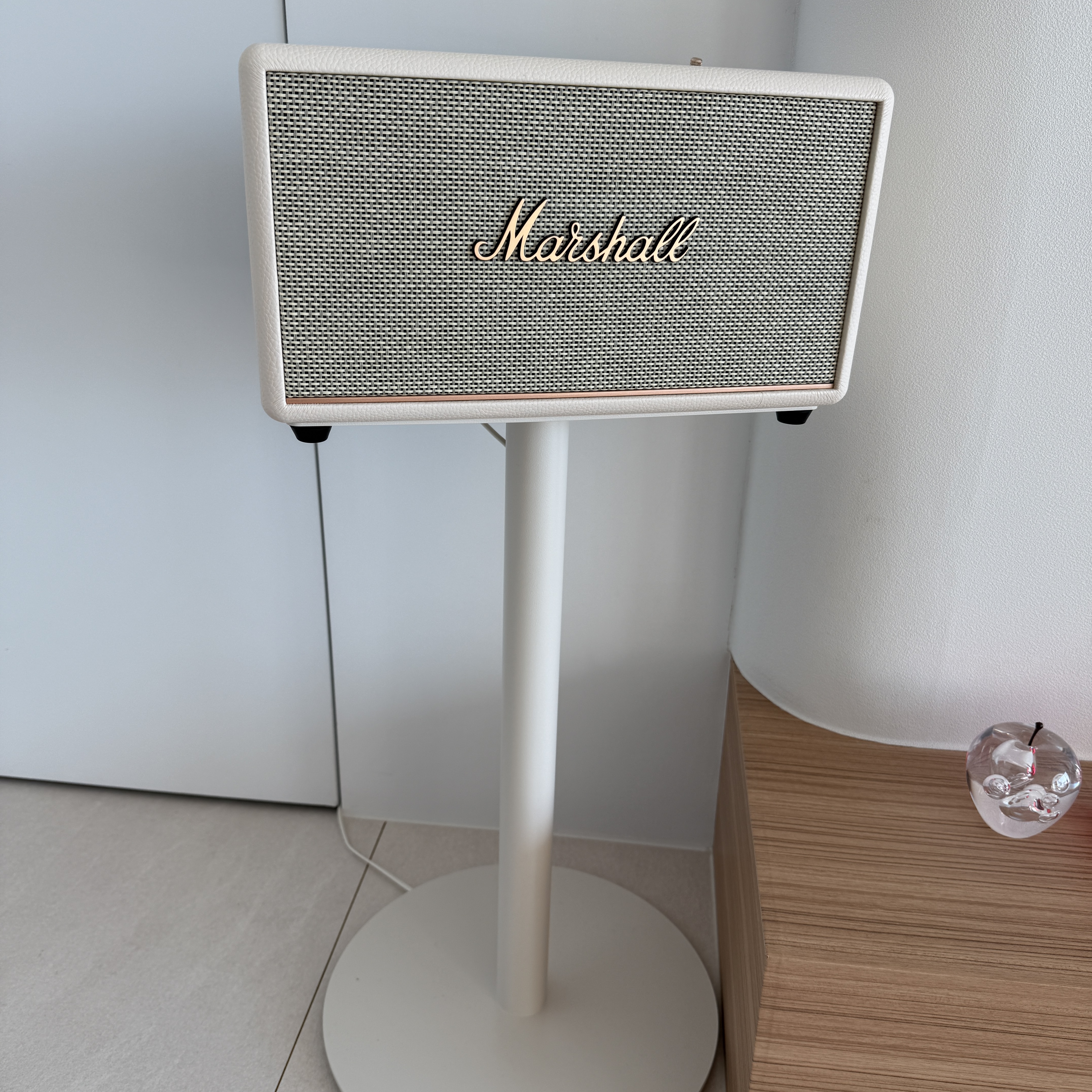 Marshall Stanmore III Bluetooth Cream (Korean Ver.) 착용 스타일