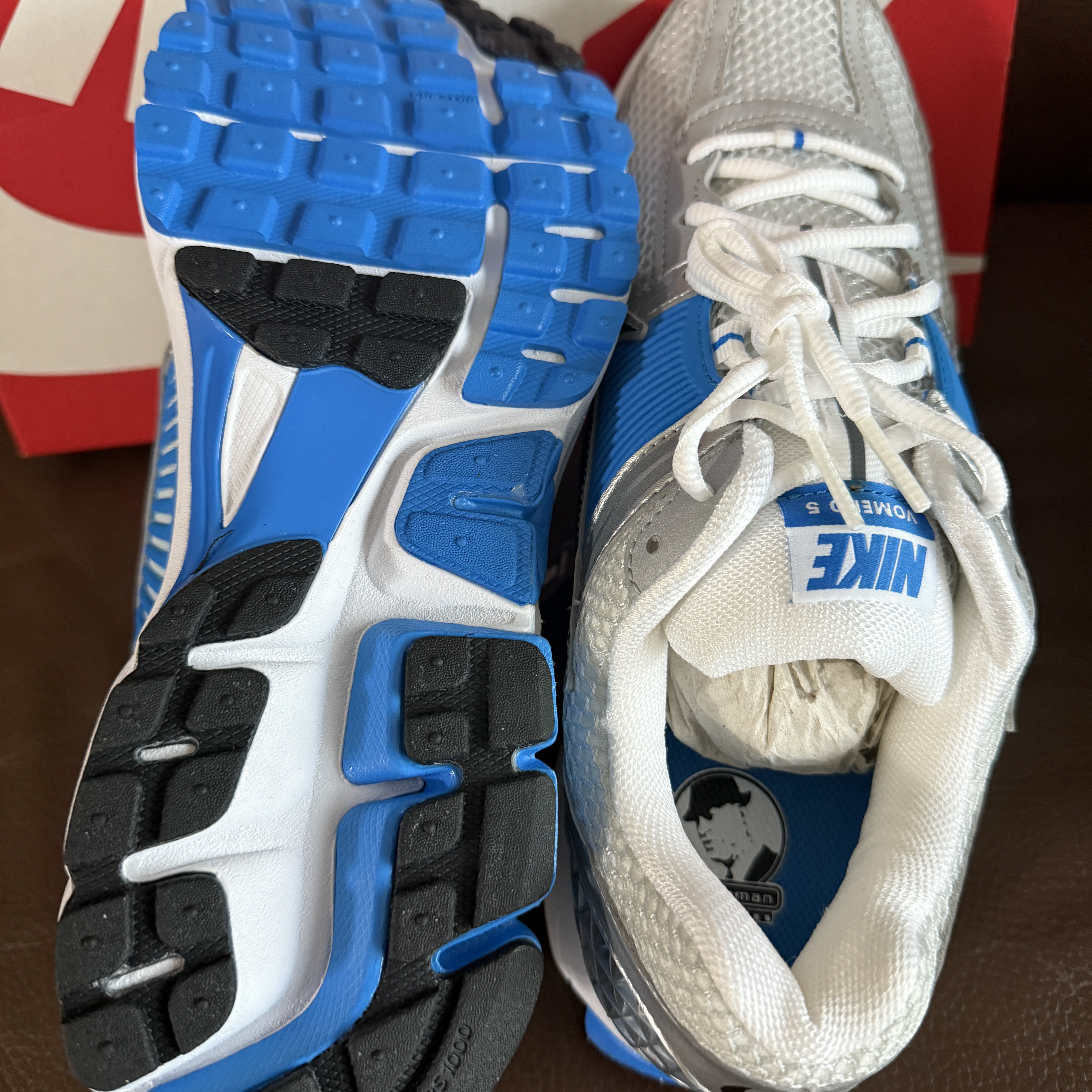 Nike Zoom Vomero 5 Metallic Silver Photo Blue 착용 스타일 - 2