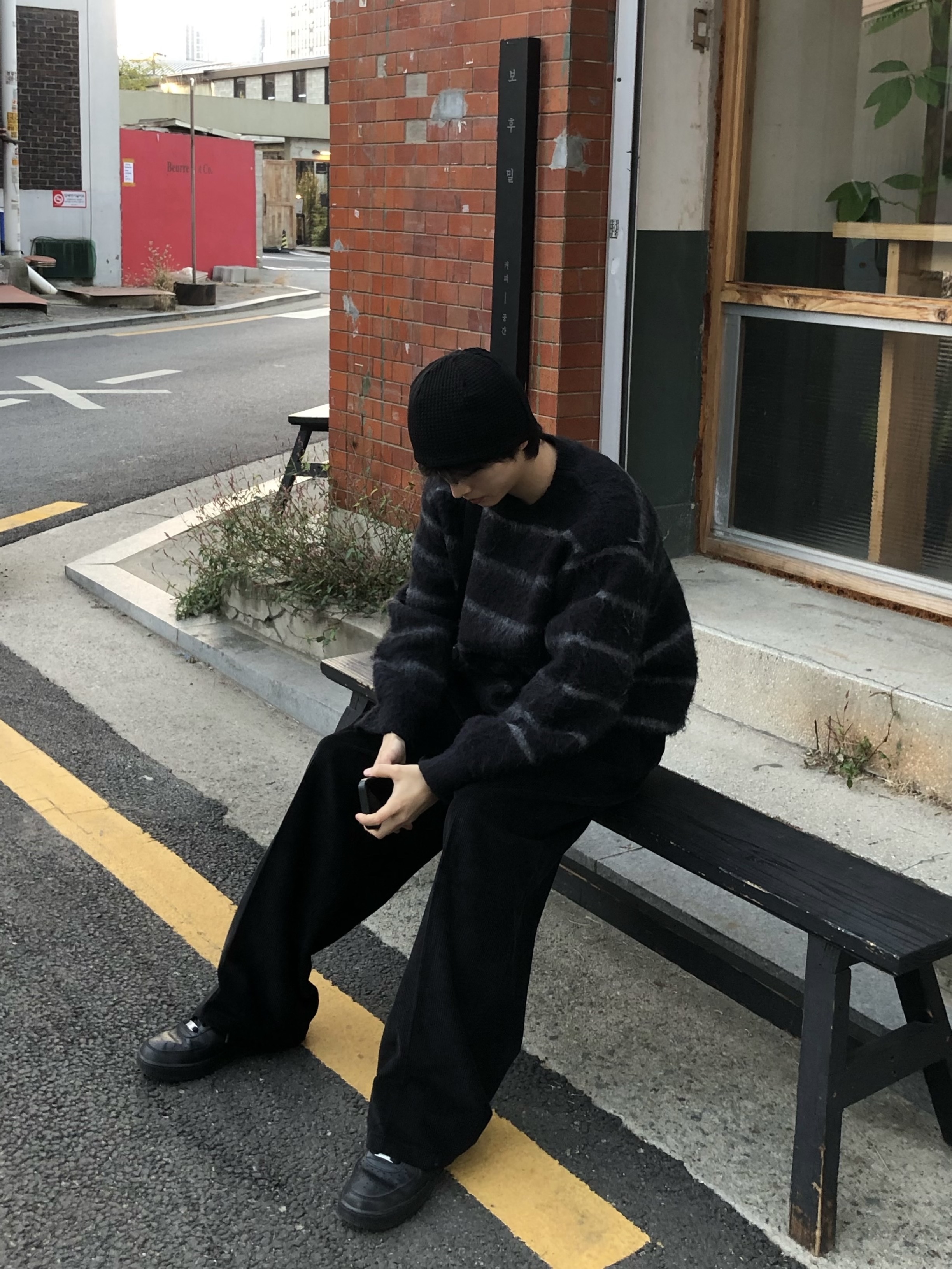 Nike Air Force 1 '07 Low Triple Black 착용 스타일 - 4
