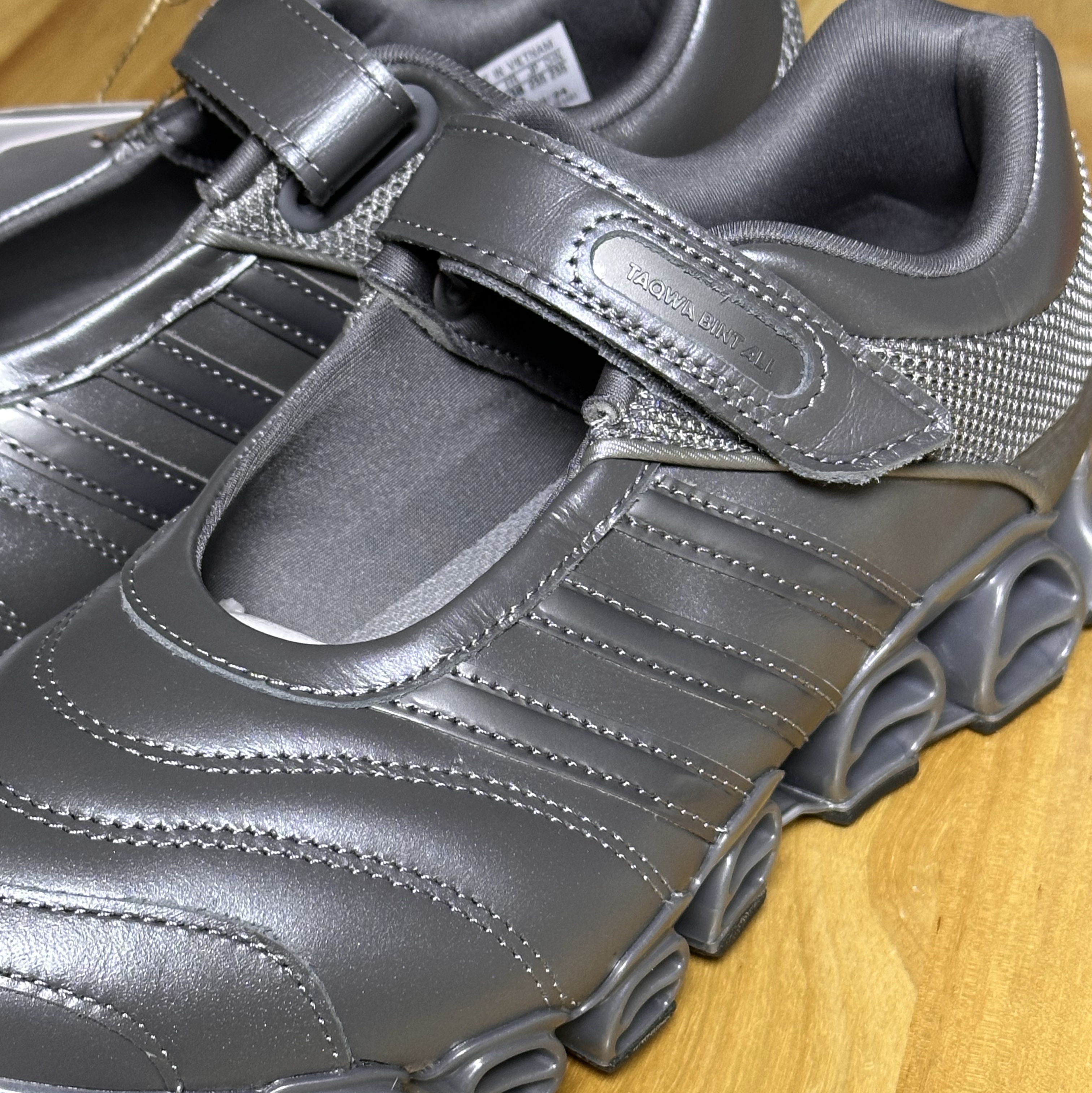 (W) Adidas x Taqwa Bint Ali Megaride Mary Jane Iron Metallic Cyber Metallic 착용 스타일 - 3