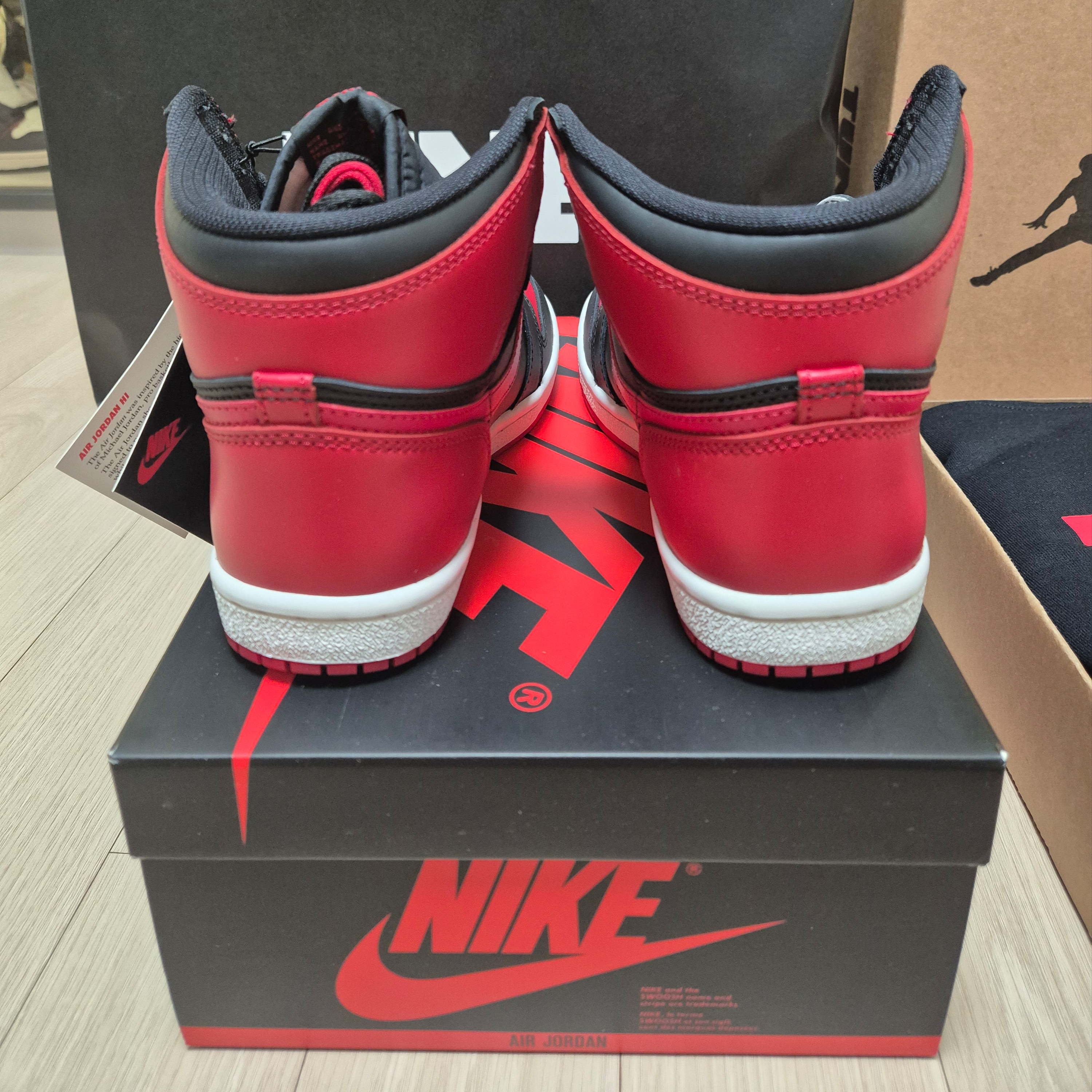 Jordan 1 x Tune High 85 Bred (Special Package) 착용 스타일 - 4