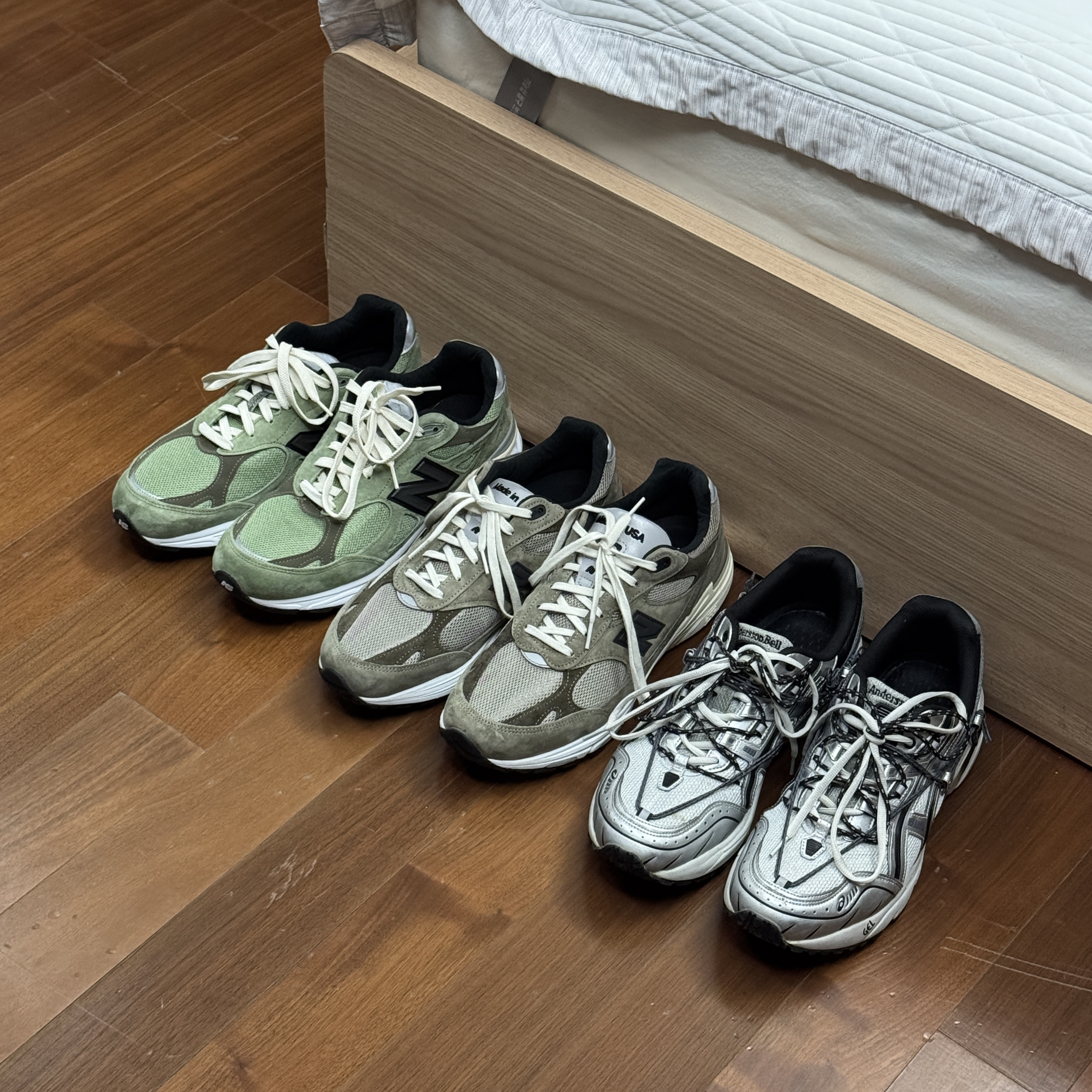 New Balance x JJJJound 993 Made in USA Mushroom White, New Balance x JJJJound 990v3 Olive 착용 스타일 - 2