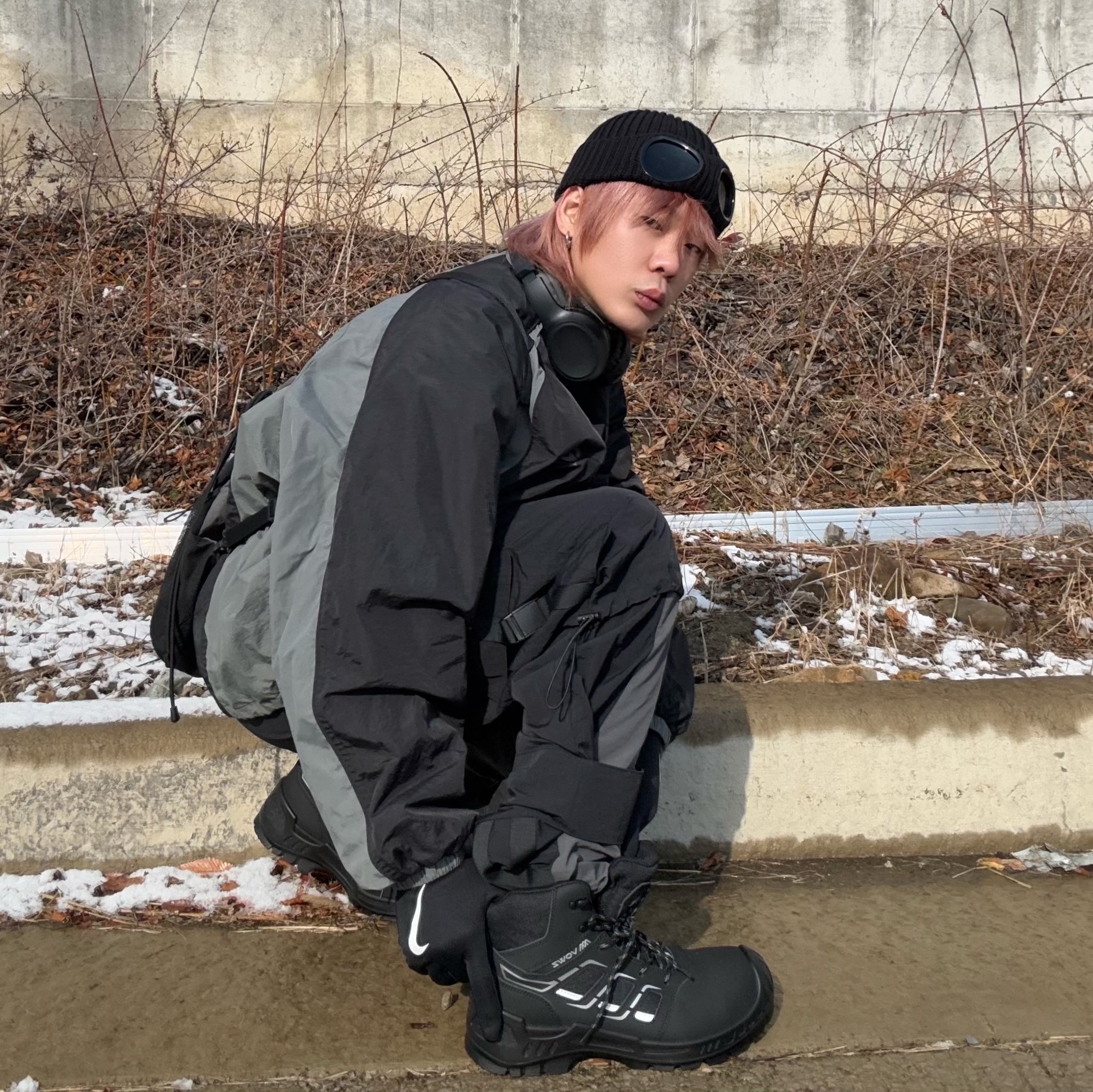 C.P. Company Extra Fine Merino Wool Goggle Beanie Black, Nike Therma-Fit Academy Football Gloves Black 착용 스타일 - 1