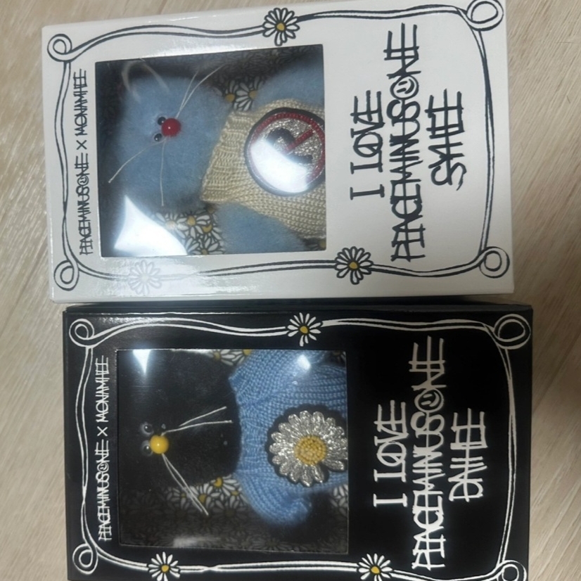 Monamhee x Peaceminusone Daihee Plush Keyring 착용 스타일