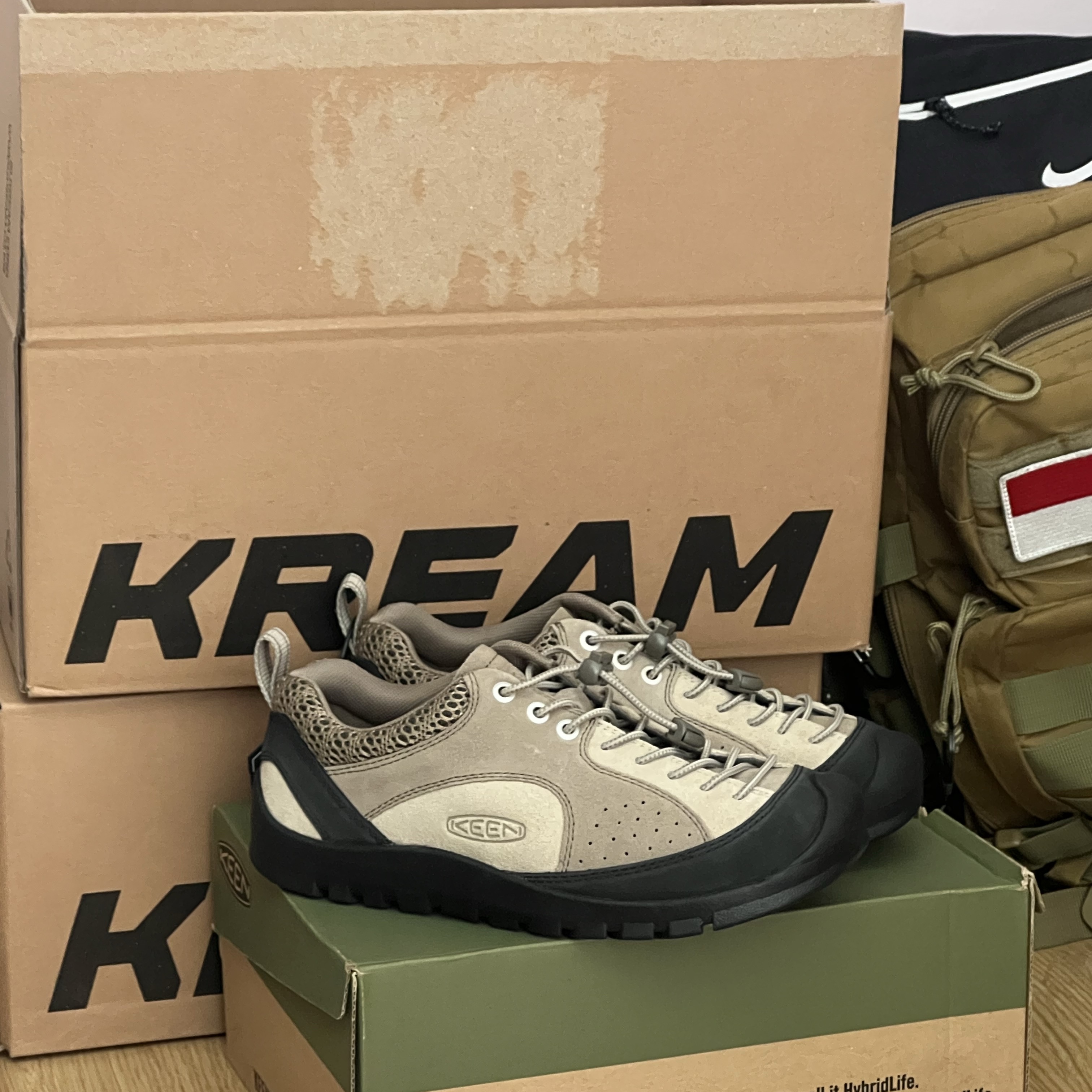 (W) Keen x Hiking Patrol Jasper Rocks SP Sneakers Cuban Beige 착용 스타일