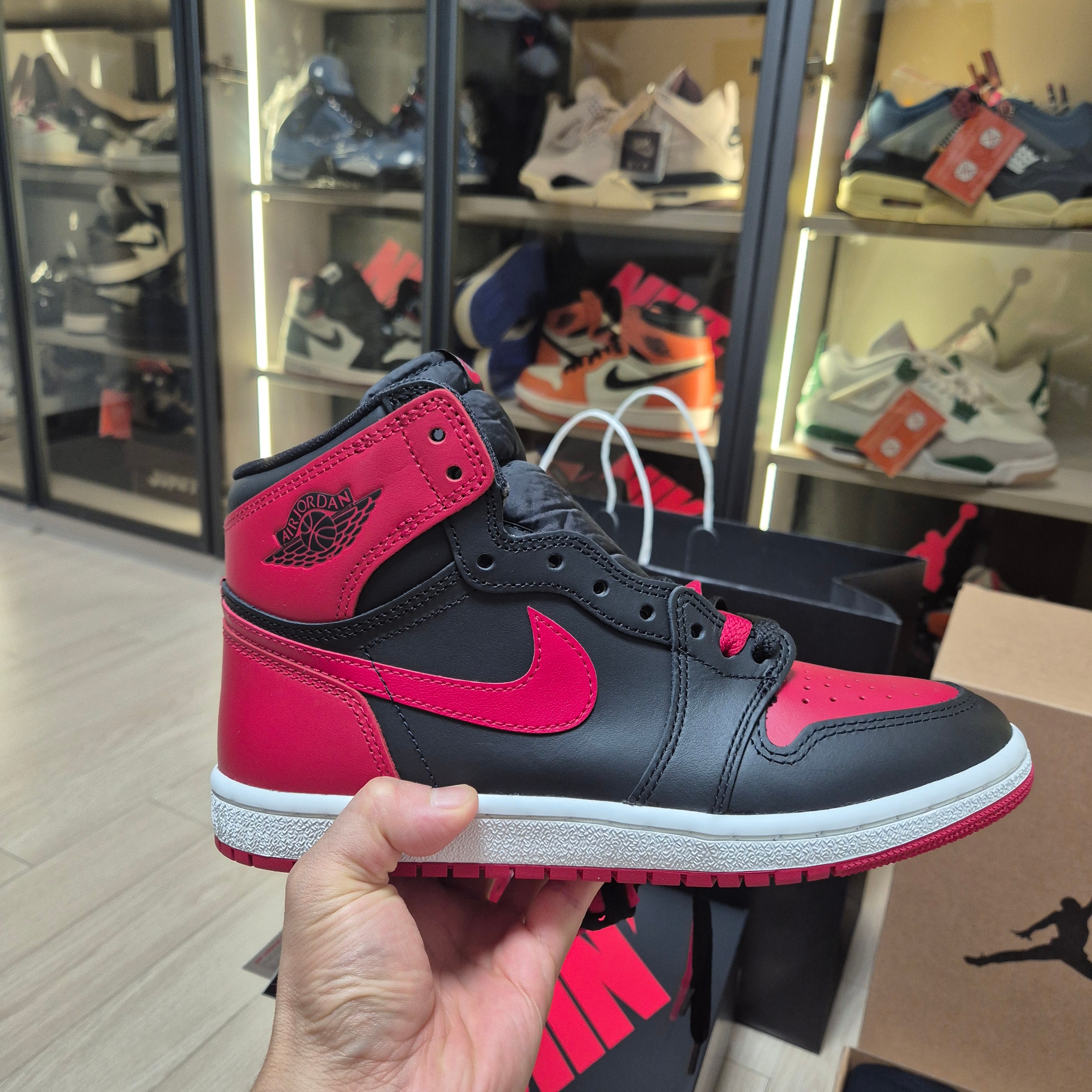 Jordan 1 x Tune High 85 Bred (Special Package) 착용 스타일 - 7