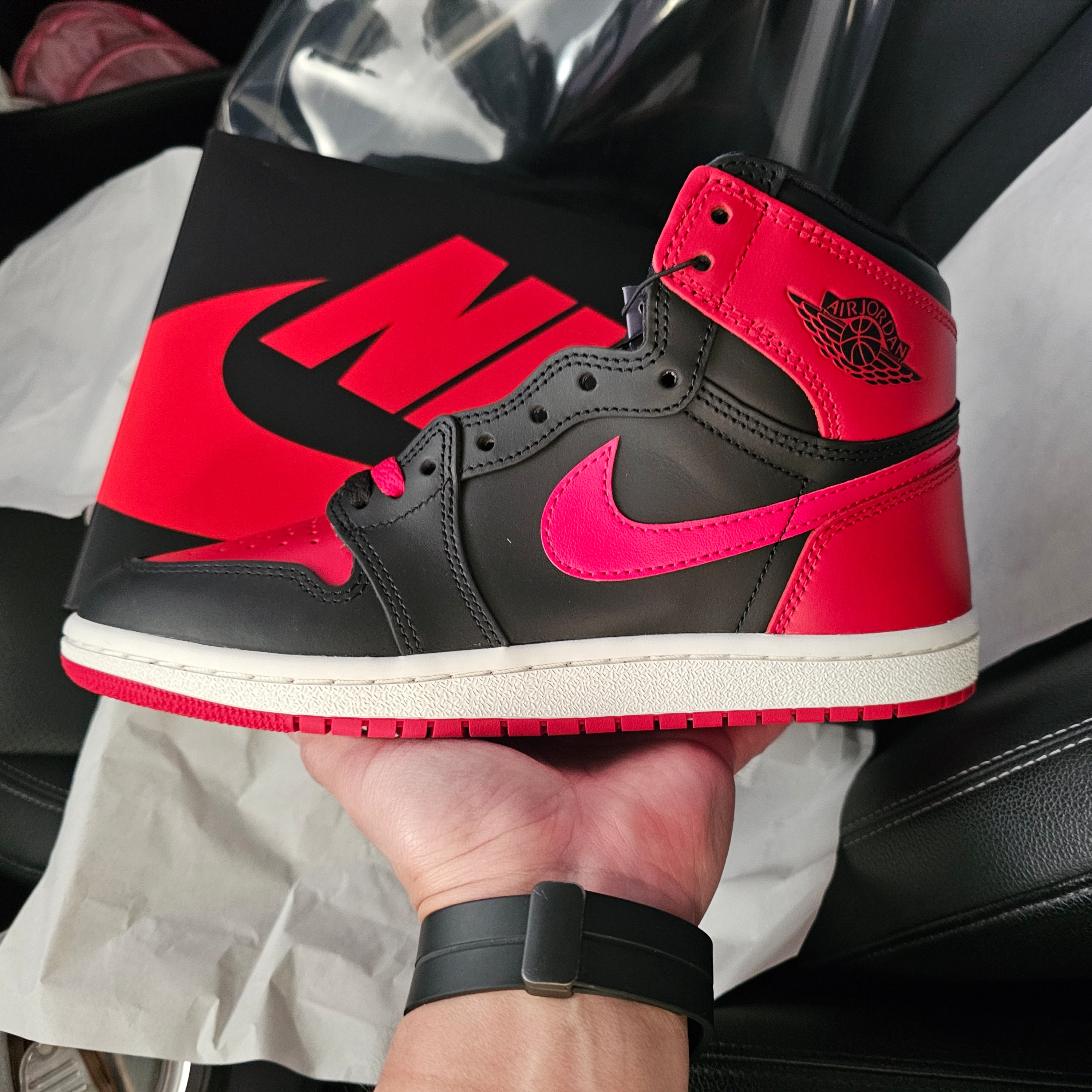 Jordan 1 High 85 Bred, FRANKLY Silky Satin Pajama Set Up Navy 착용 스타일 - 2