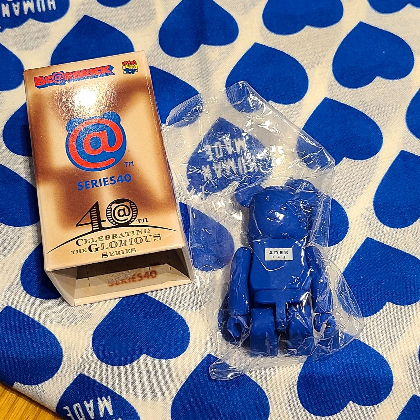 Bearbrick Series 40 Sealed Case 100% (24 Blind Boxes), Human Made Big Bandana #2 Navy 착용 스타일 - 3