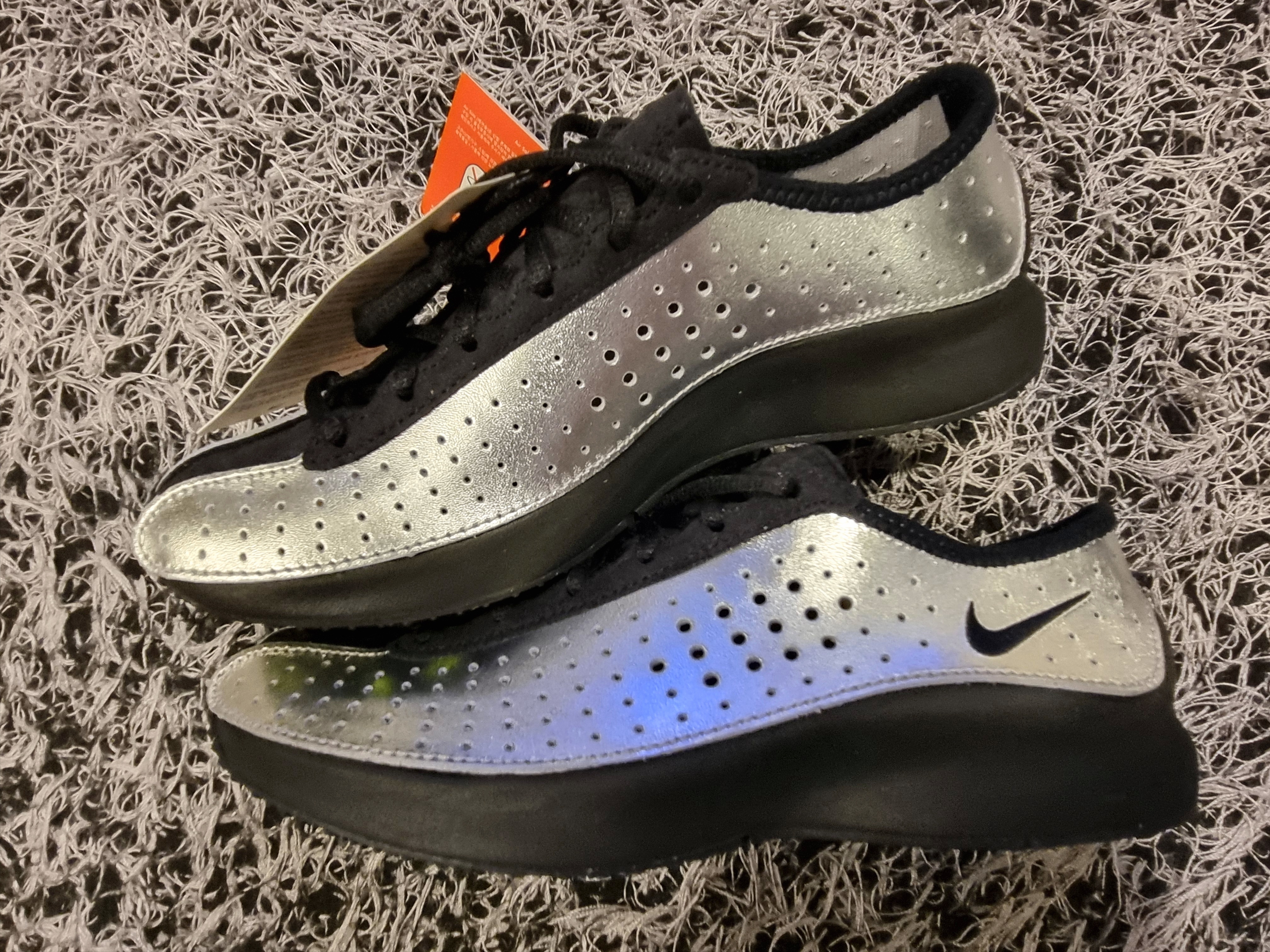 (W) Nike Air Superfly Metallic Silver and Black 착용 스타일 - 3