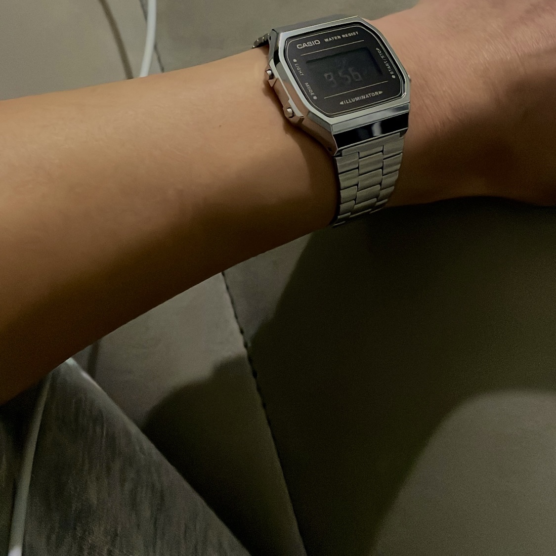 Casio A-168WEM-1 착용 스타일