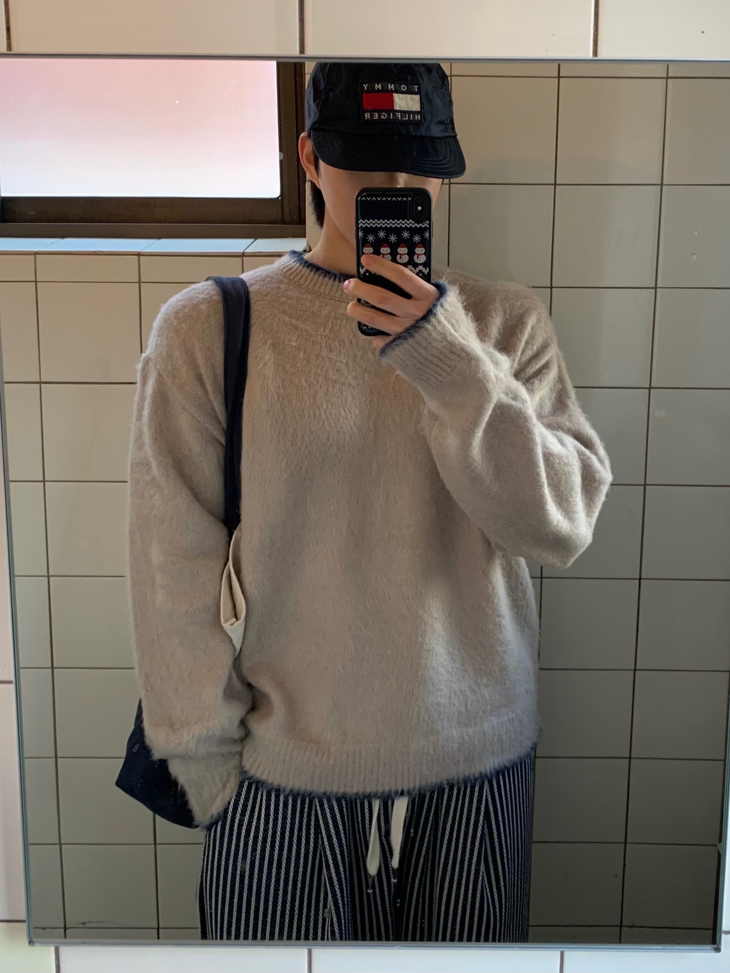 Trader Joe's Canvas Tote Bag Navy 착용 스타일 - 2