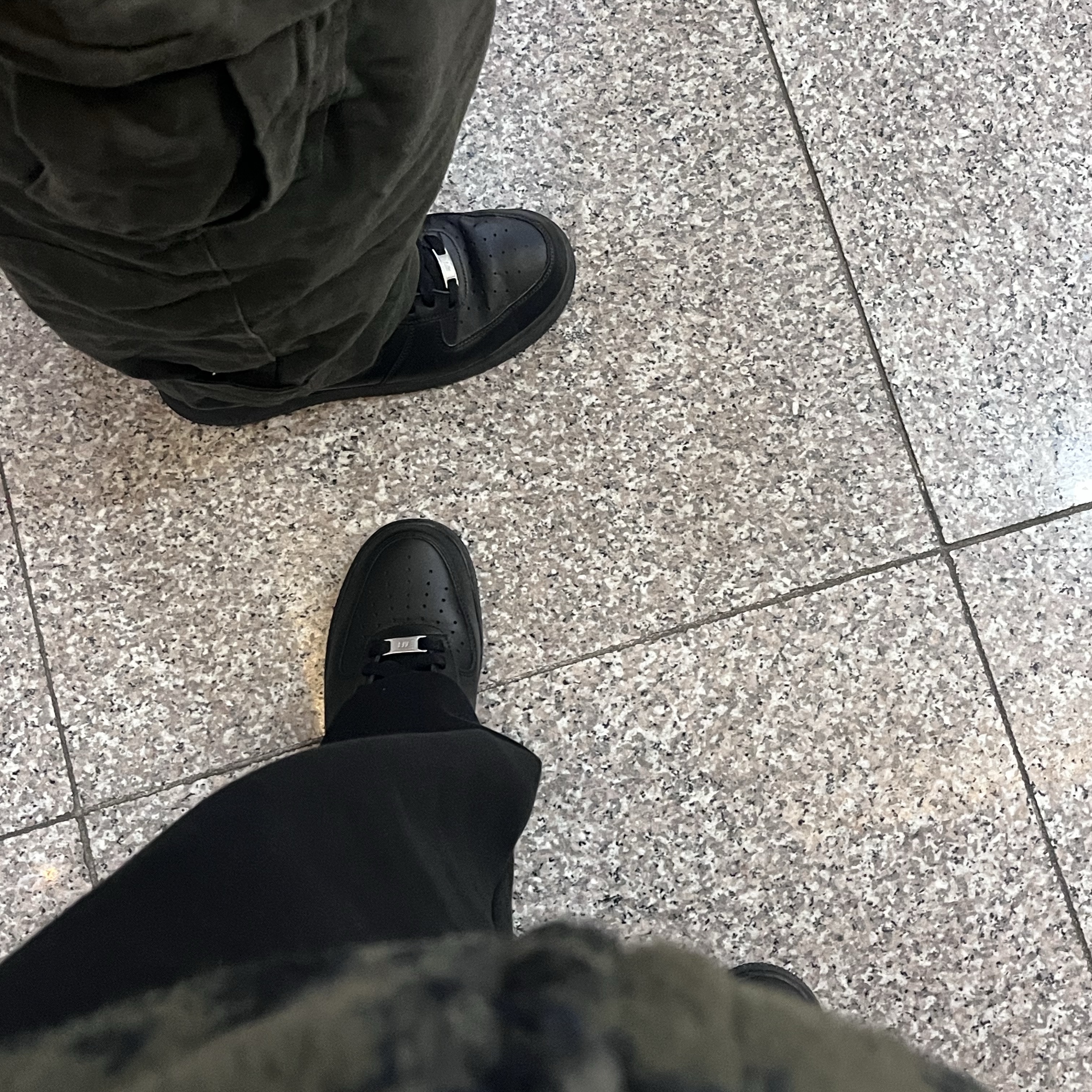 (W) Nike Air Force 1 '07 Low Triple Black 착용 스타일
