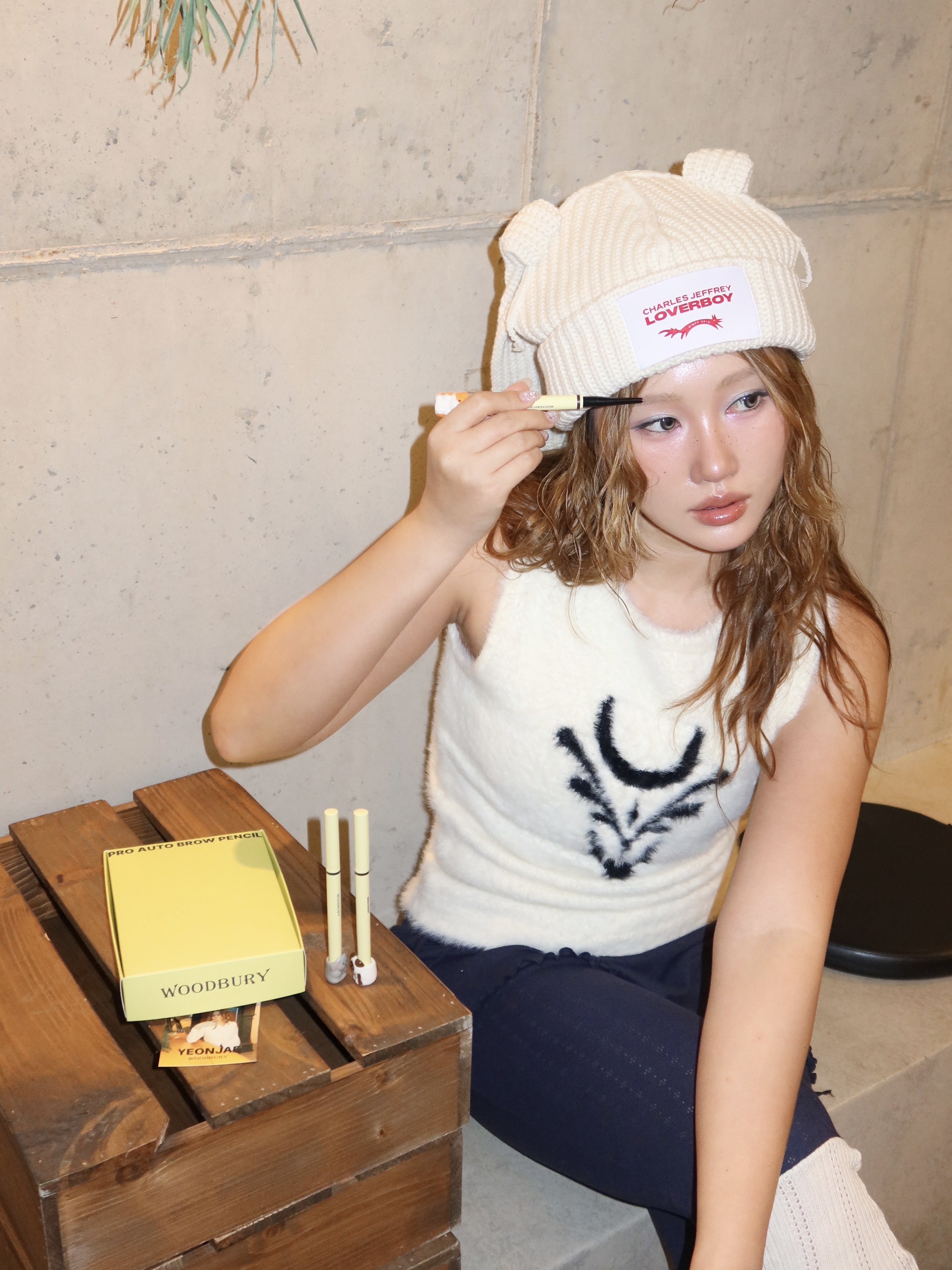 Charles Jeffrey Loverboy Chunky Rabbit Beanie Ecru 착용 스타일 - 2