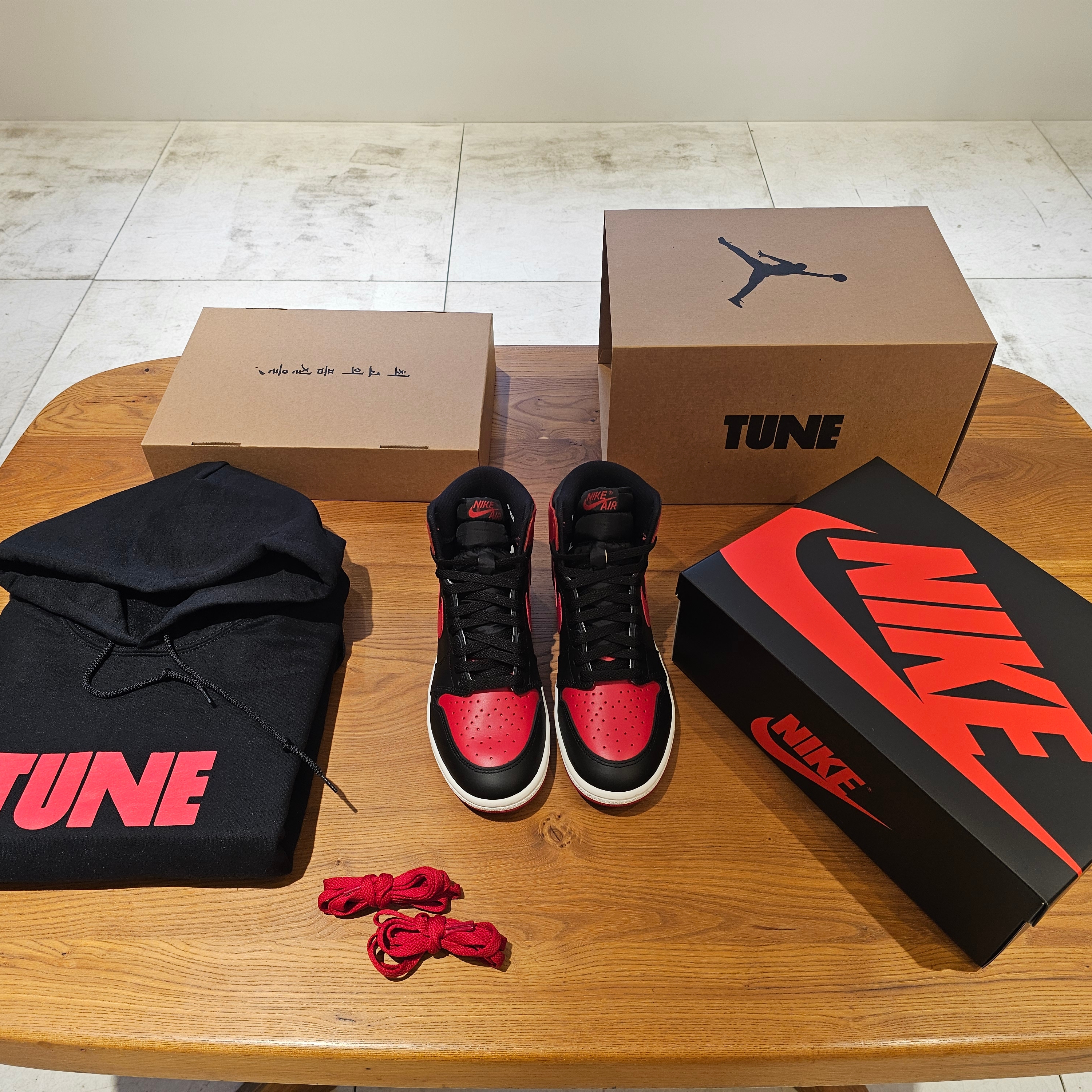 Jordan 1 x Tune High 85 Bred (Special Package), FRANKLY Velour Washable Home Office Shoes Pink 착용 스타일 - 2